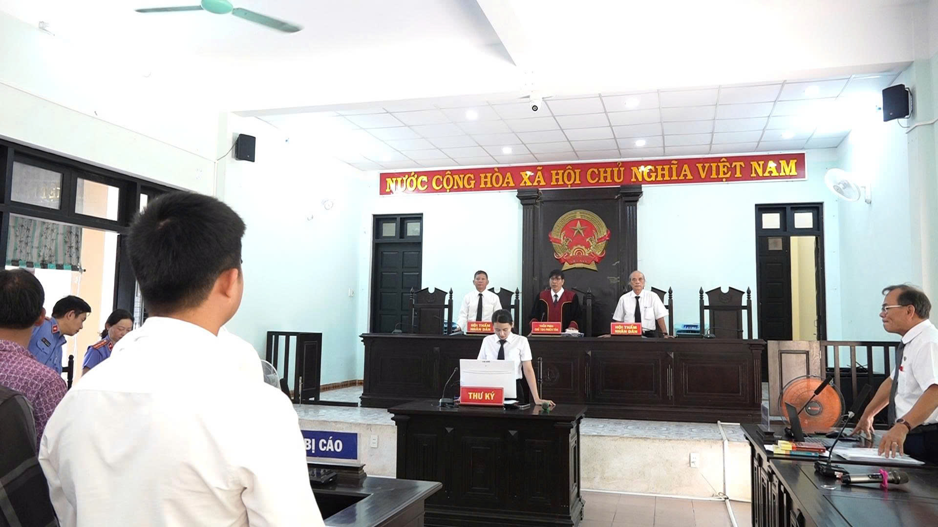 Tổ chức cho 235 người trốn sang Lào trái phép, 5 bị cáo lĩnh hơn 25 năm tù