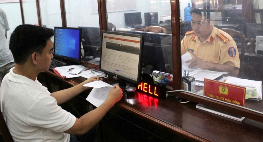 Người dân Huế có thể sang tên xe trực tuyến qua Cổng dịch vụ công Bộ Công an