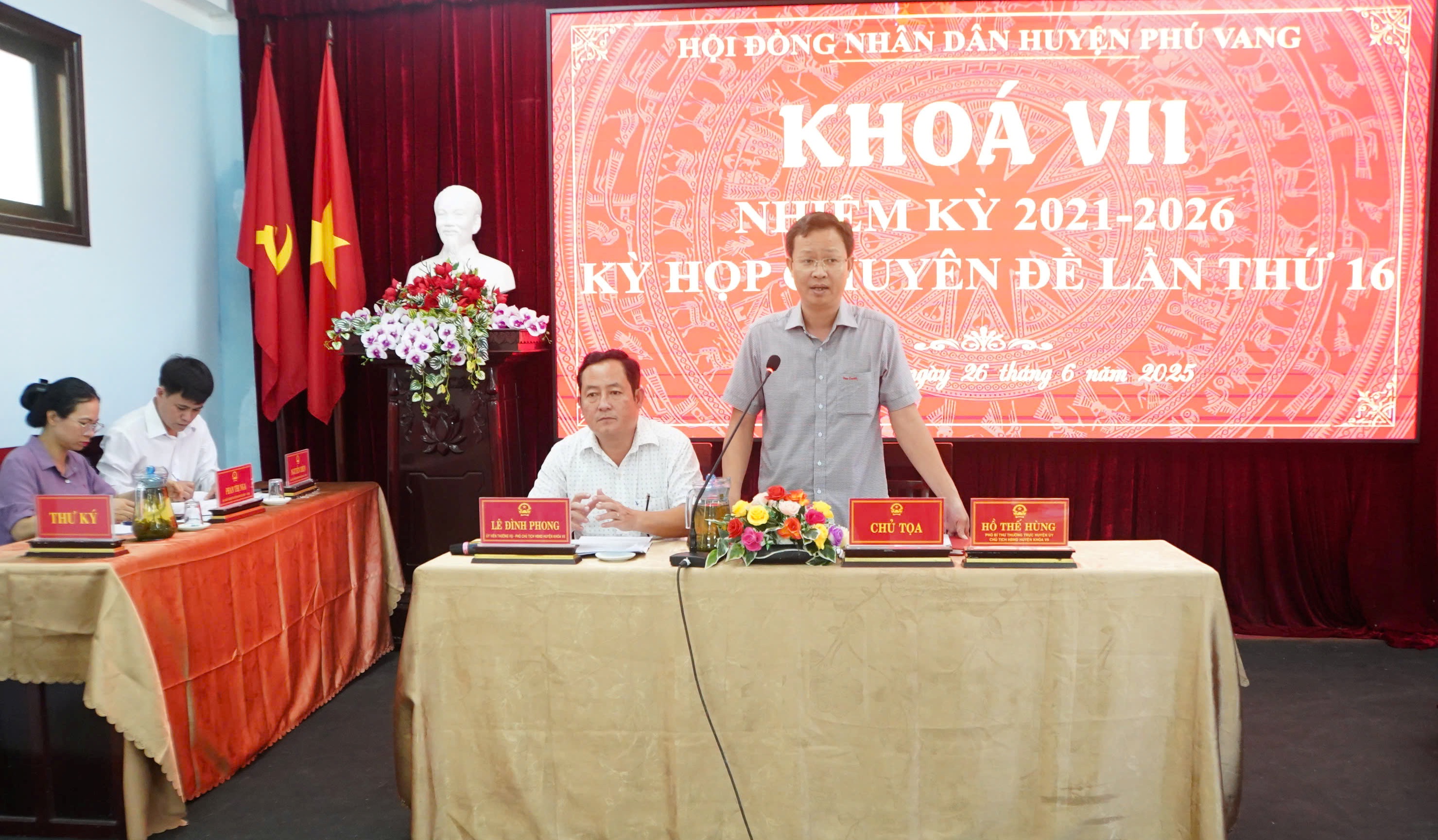 Phú Vang Xem xét, thông qua các nghị quyết về dự toán, phân bổ tài chính