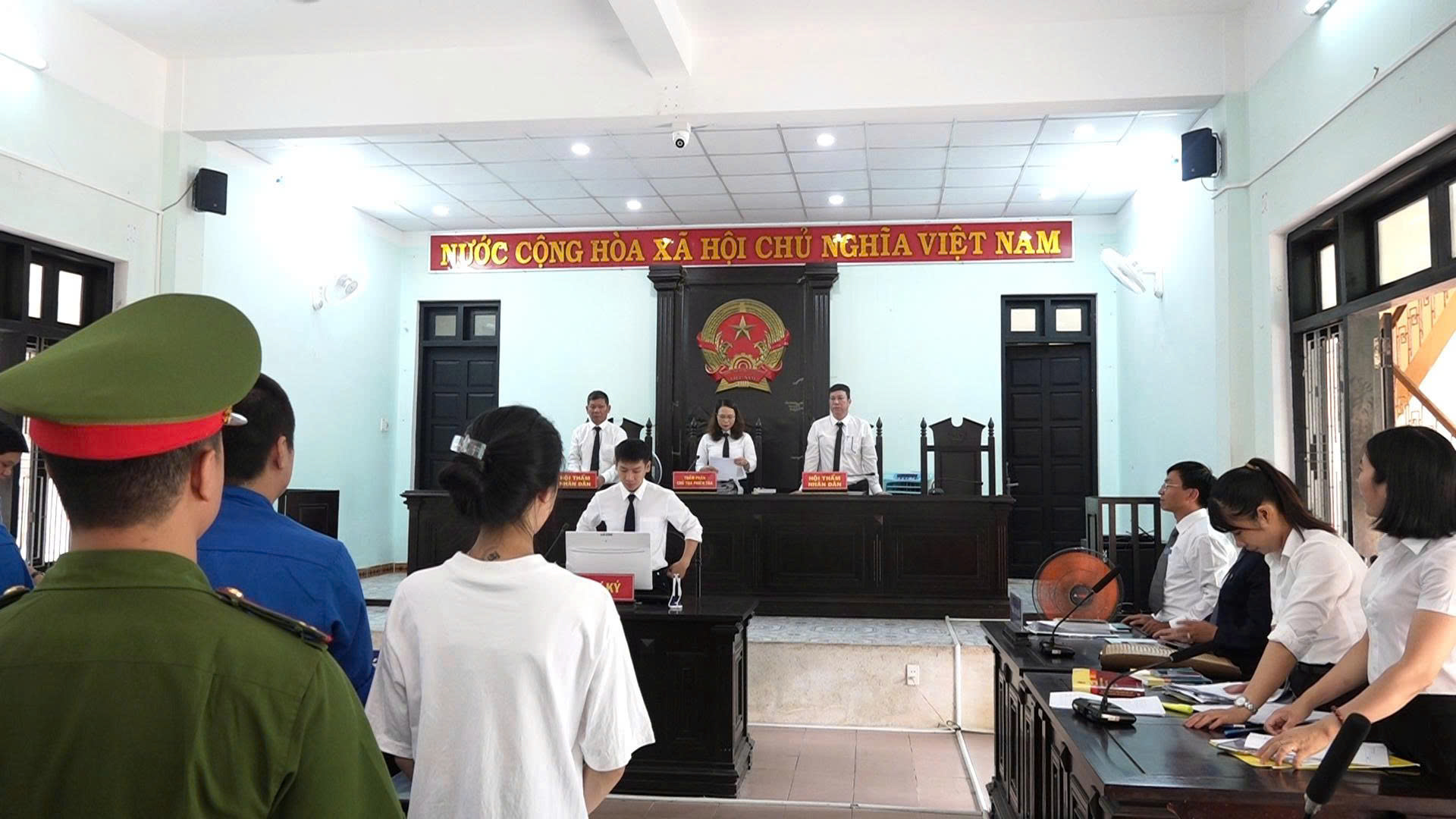 Xét xử nhóm bị cáo lừa trẻ em sang Campuchia