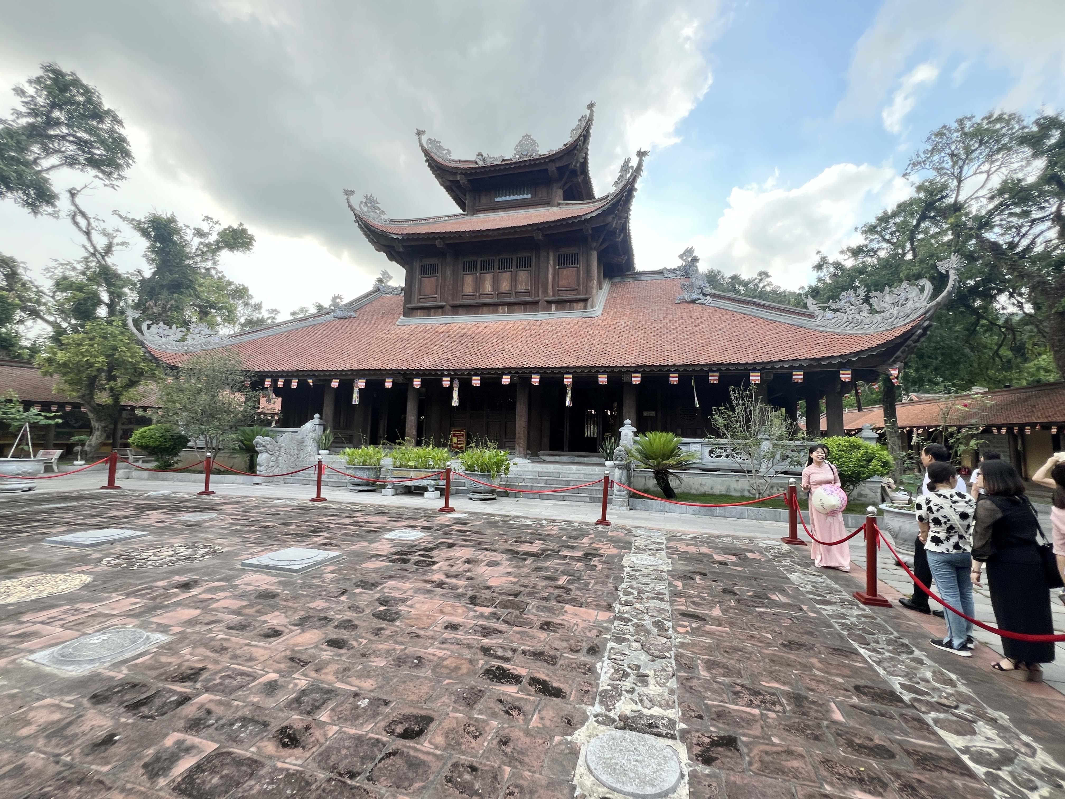 Thiêng liêng Côn Sơn cổ tự