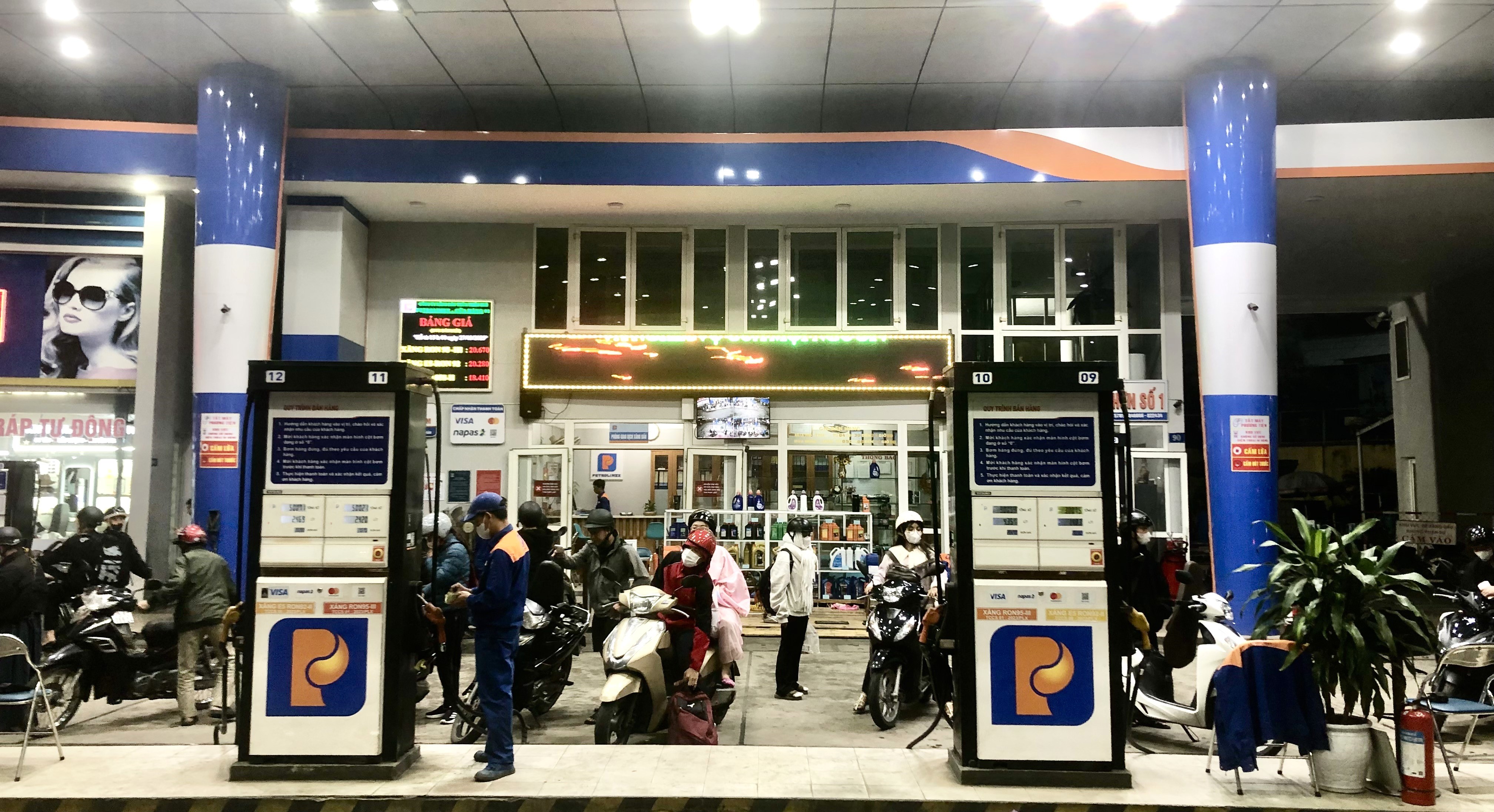 Giá xăng dầu giảm mạnh