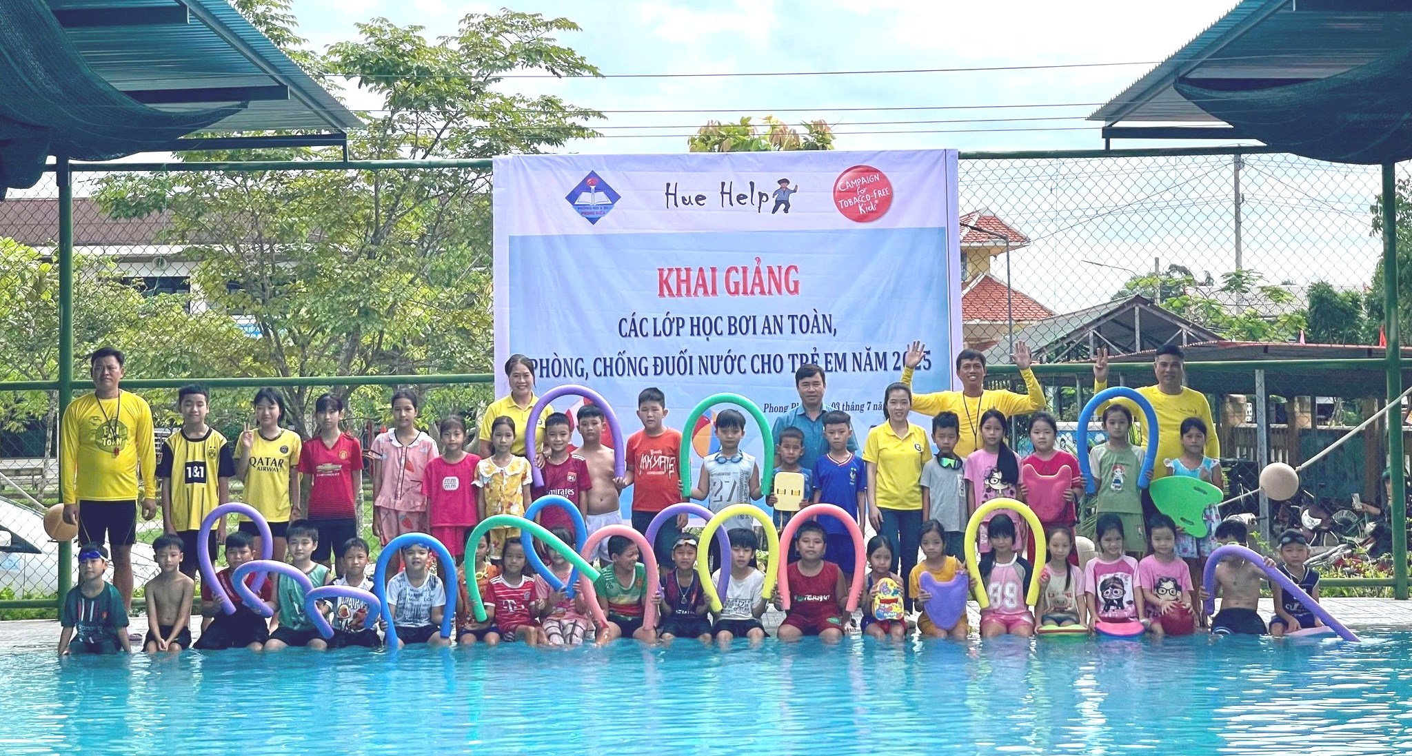 Trang bị kỹ năng bơi an toàn cho trẻ em