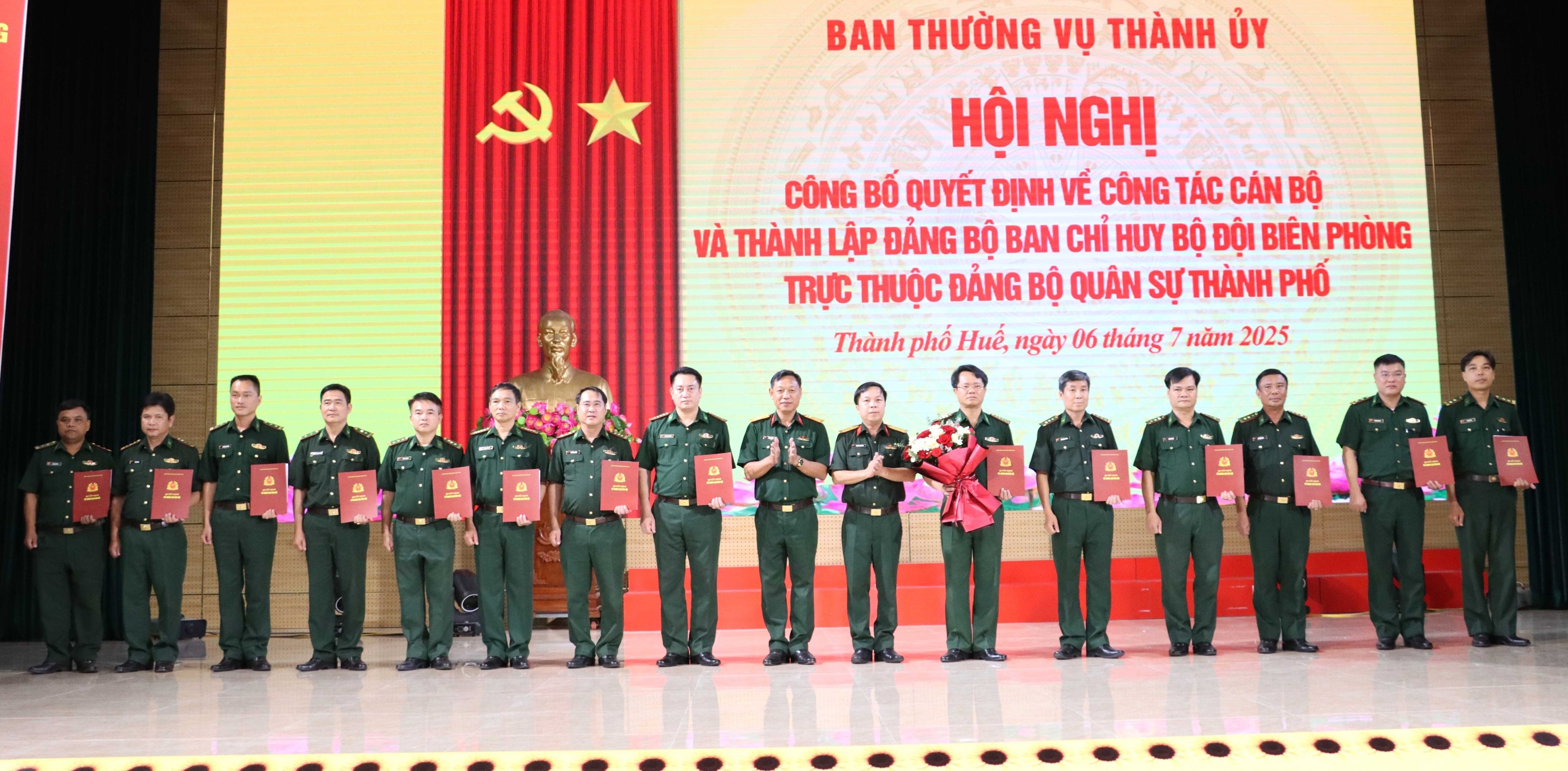 Thượng tá Trương Viết Hải giữ chức vụ Phó Bí thư Đảng ủy Quân sự thành phố