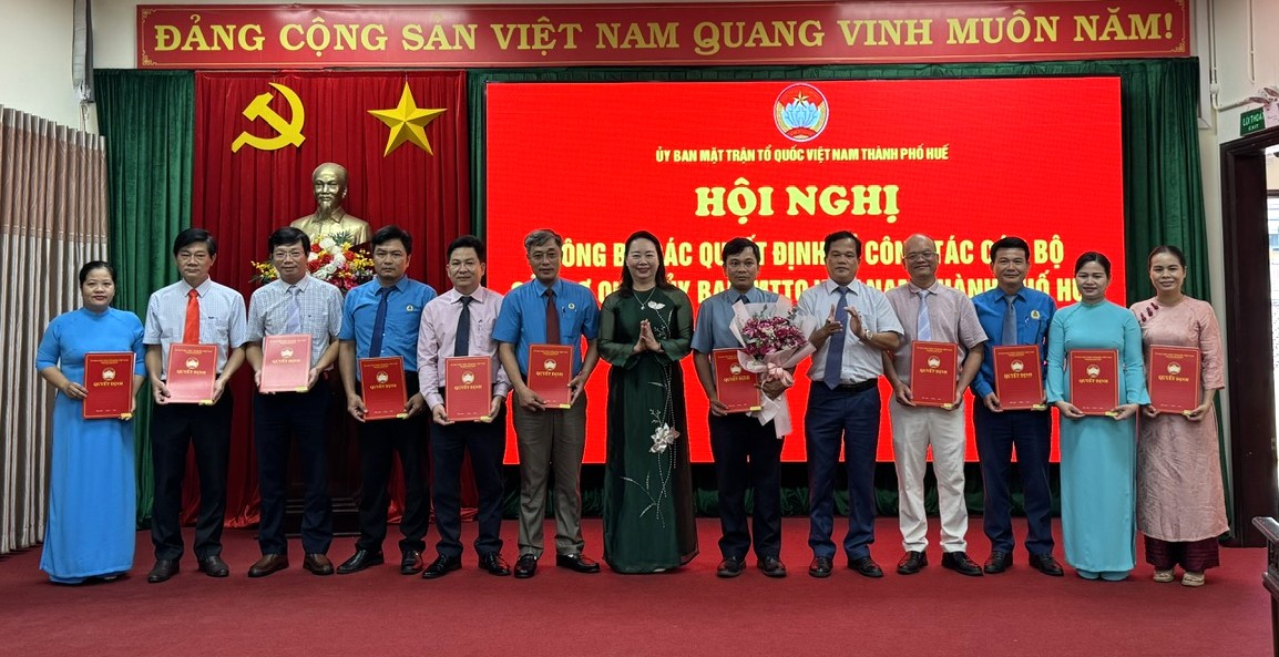 Cơ quan Ủy ban MTTQVN thành phố Huế có 9 phòng, ban trực thuộc