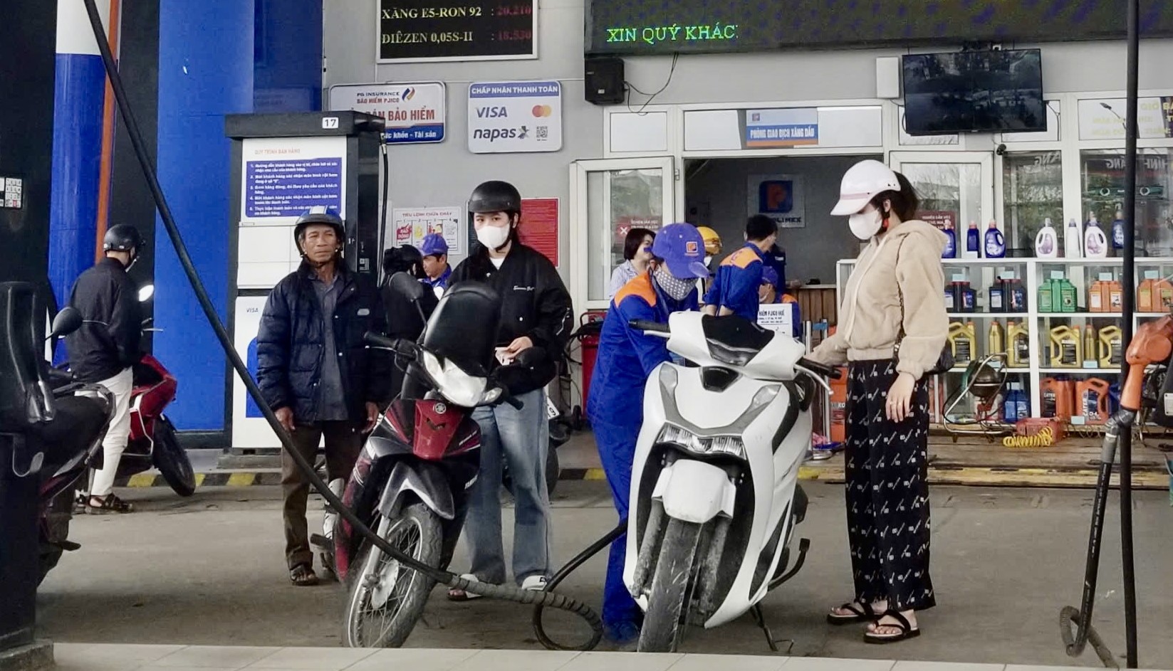 Giá xăng dầu tăng trở lại