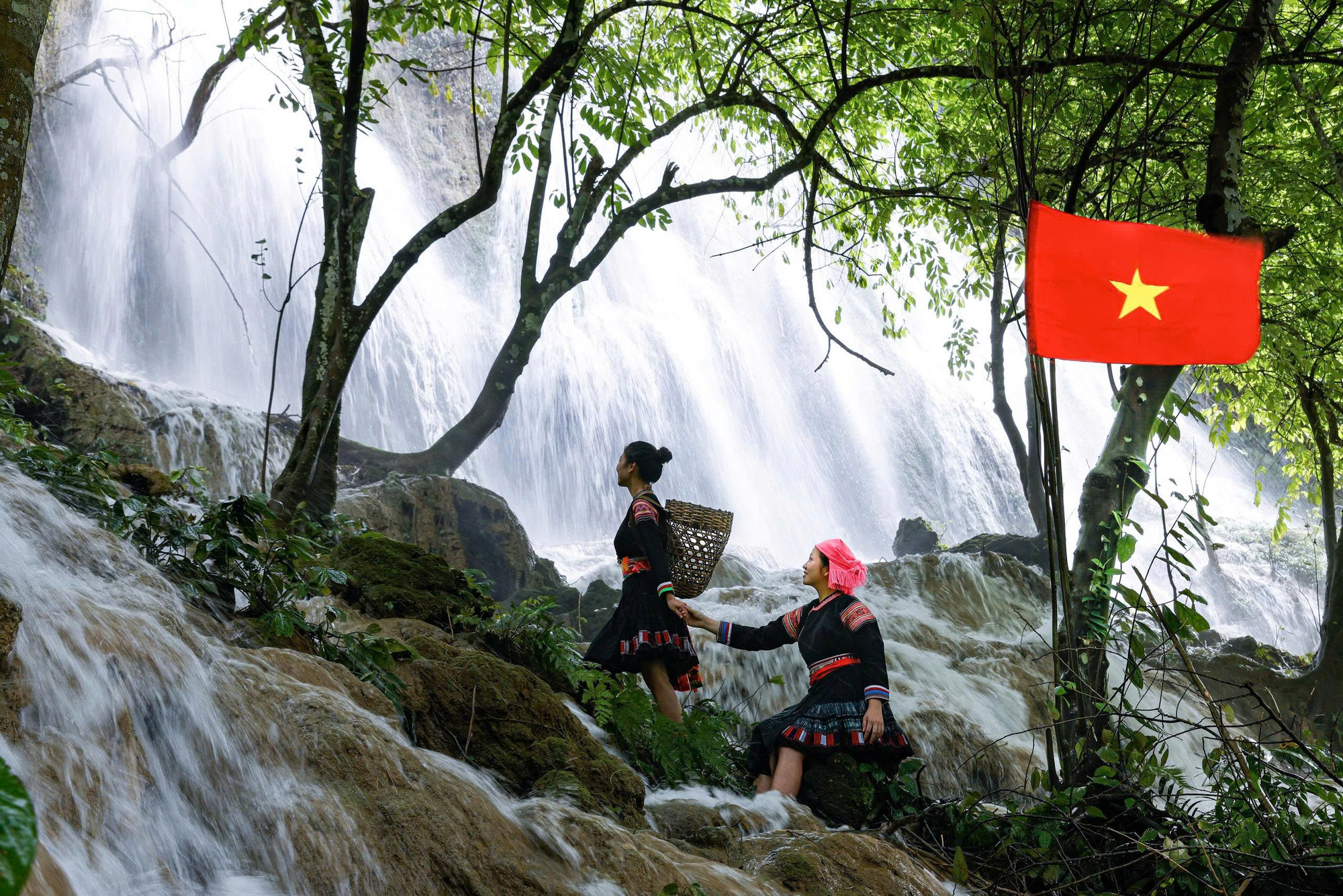 Khám phá thác Rêu giữa đại ngàn Lai Châu