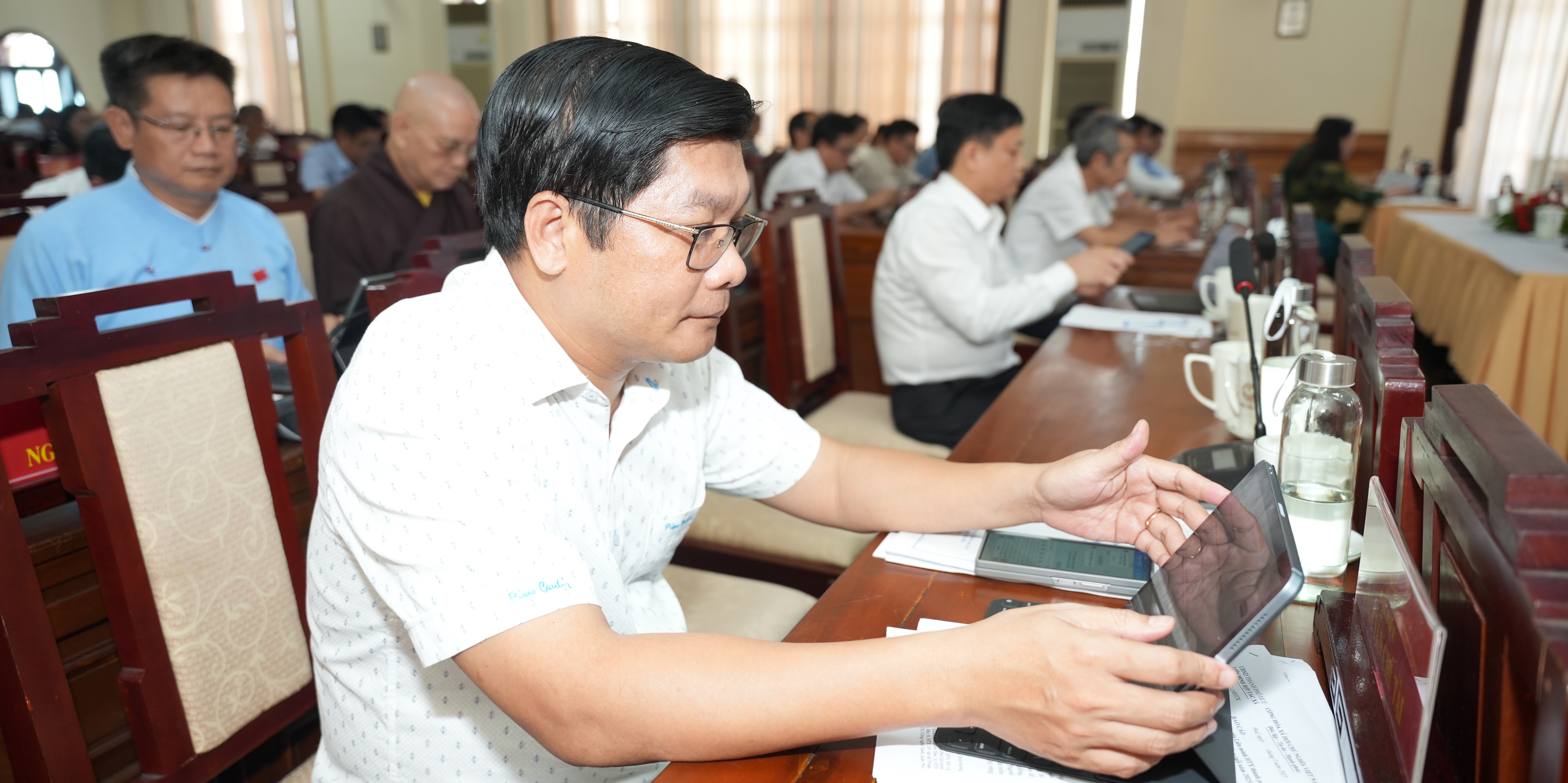 Thông qua 8 nghị quyết có ý nghĩa tạo nền tảng cho thành phố tiếp tục phát triển