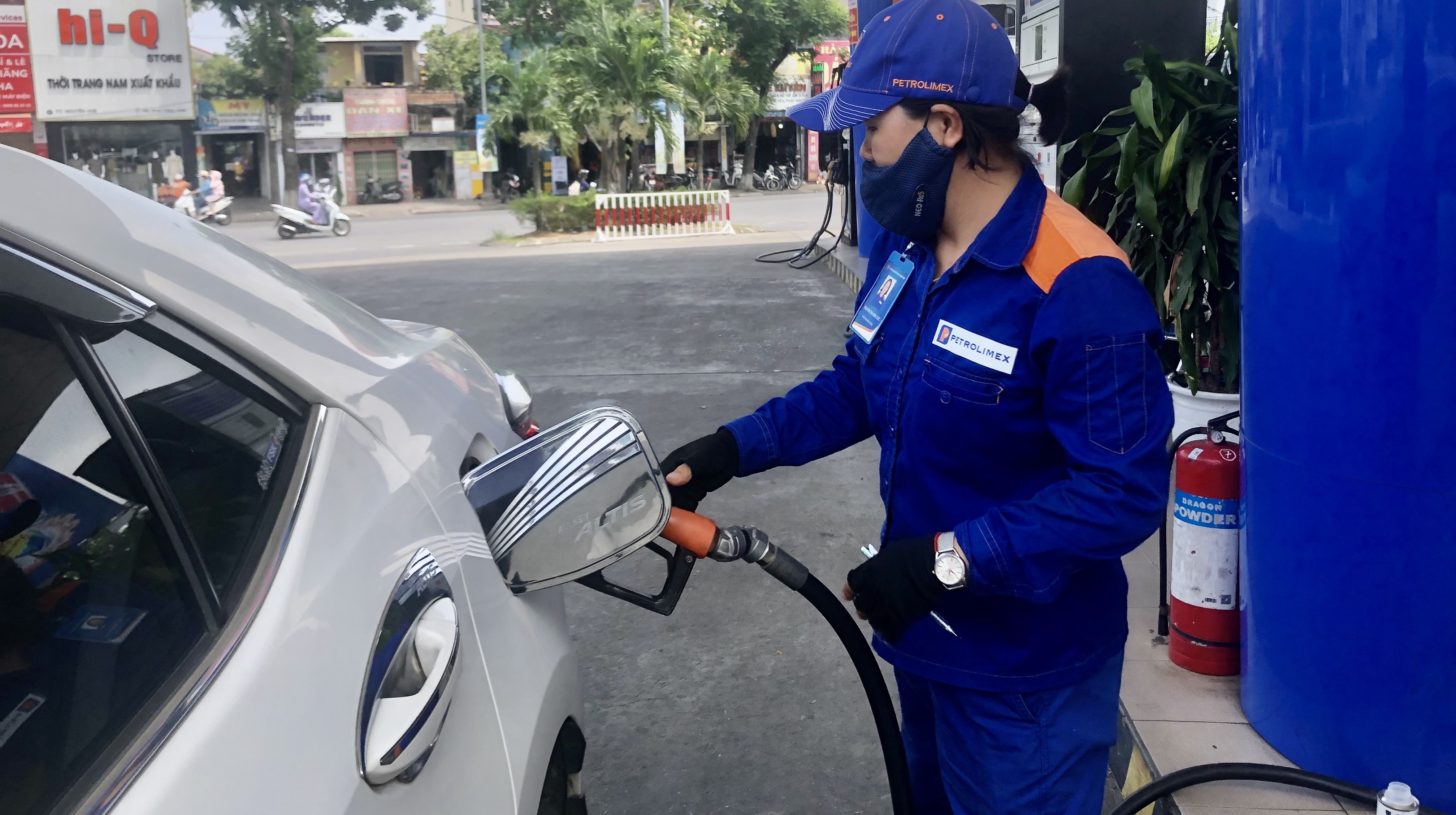 Giá xăng, dầu cùng giảm