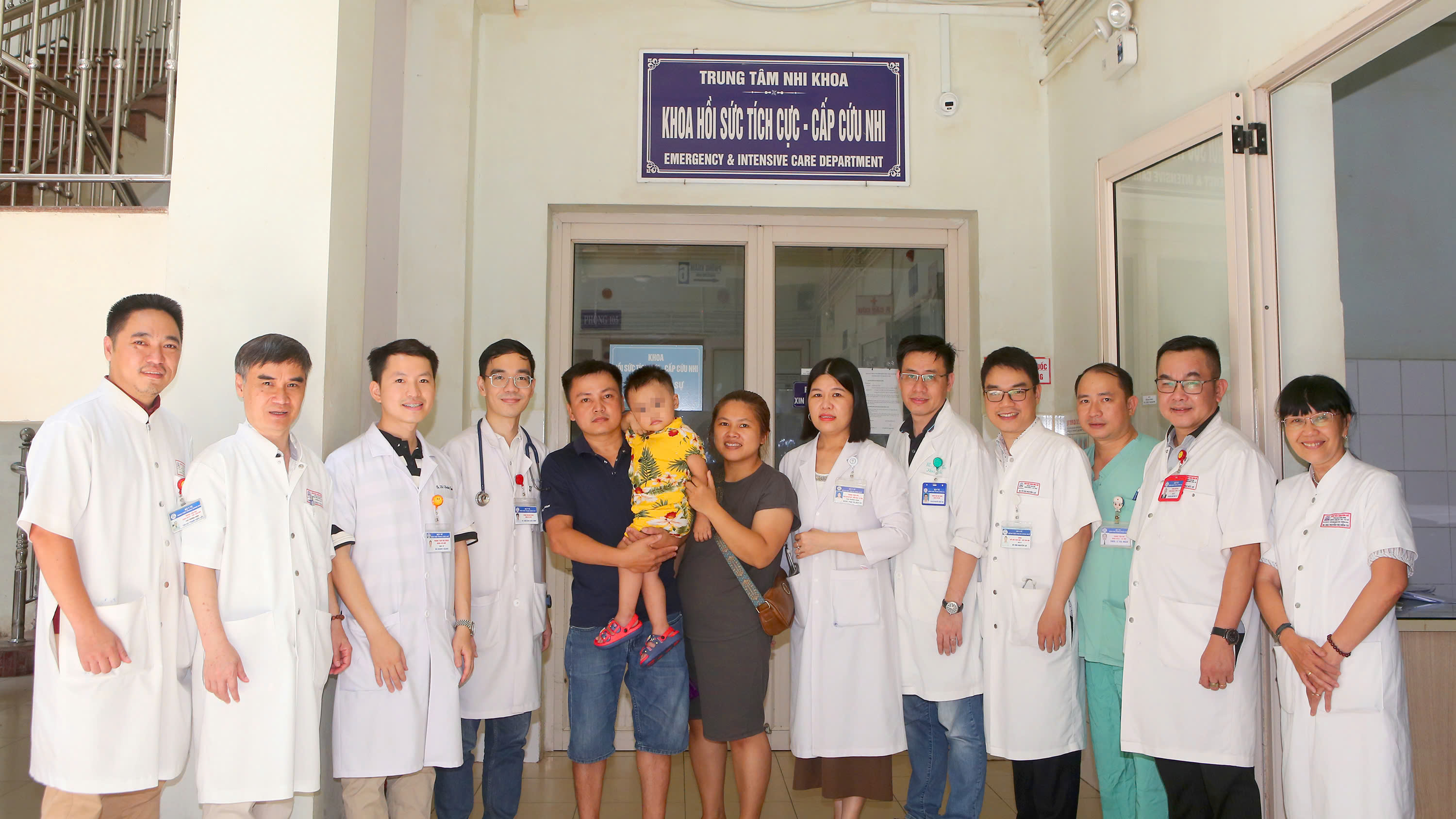 Bé trai ngừng tim do đuối nước được cứu sống nhờ kỹ thuật hạ thân nhiệt chỉ huy