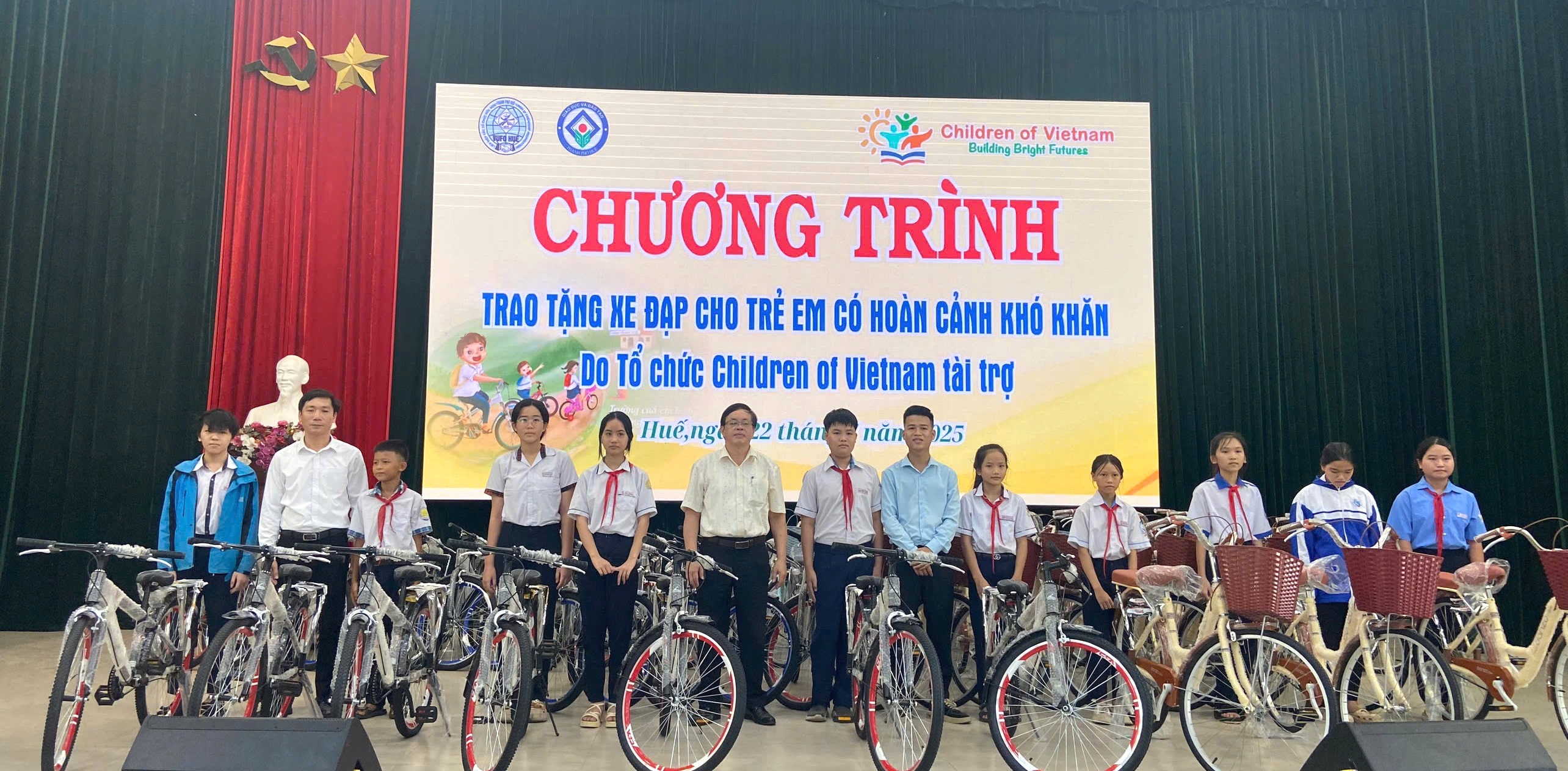 Trao tặng 50 chiếc xe đạp cho học sinh có hoàn cảnh khó khăn
