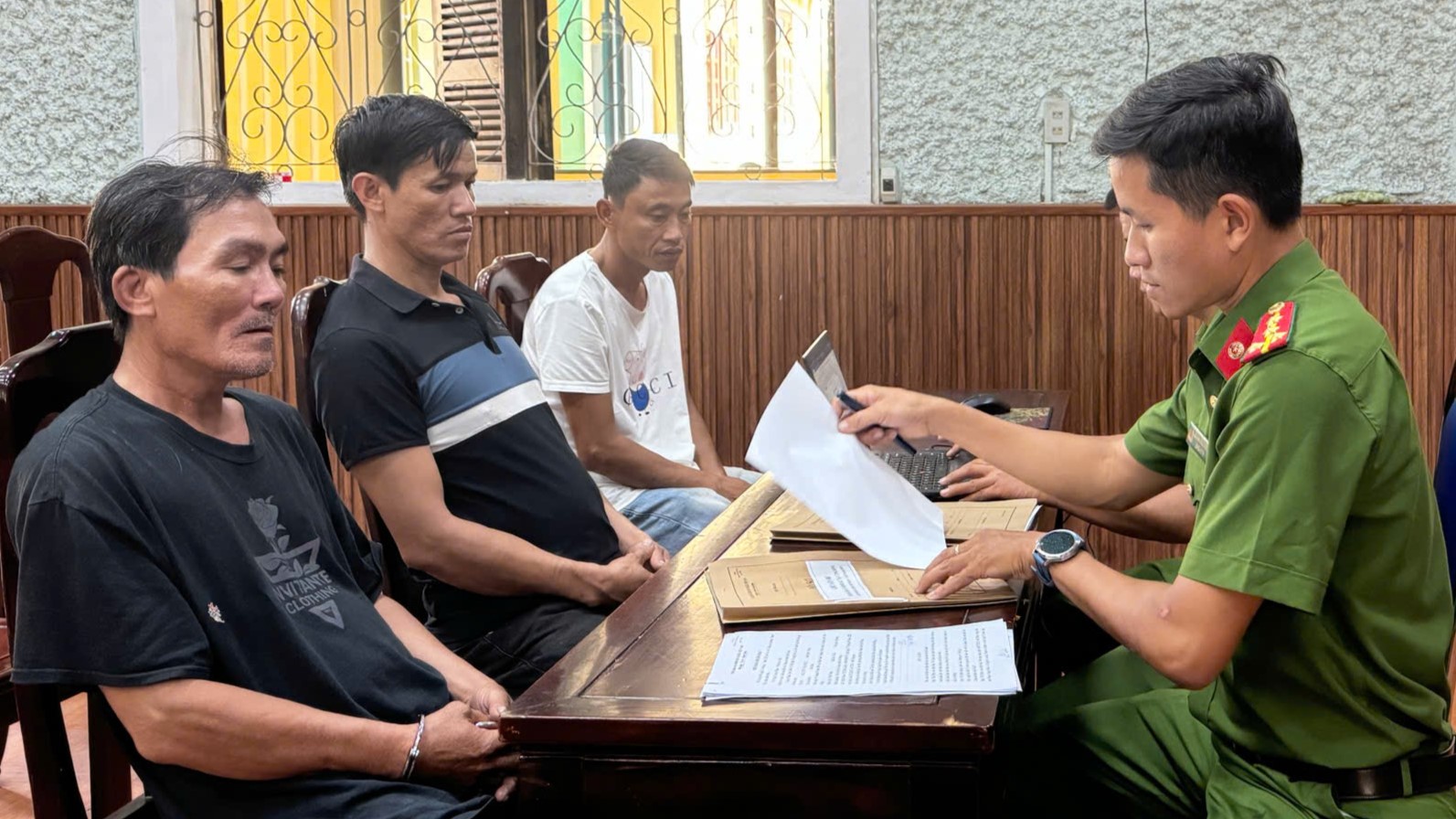 Bắt giữ nhóm trộm mai cảnh