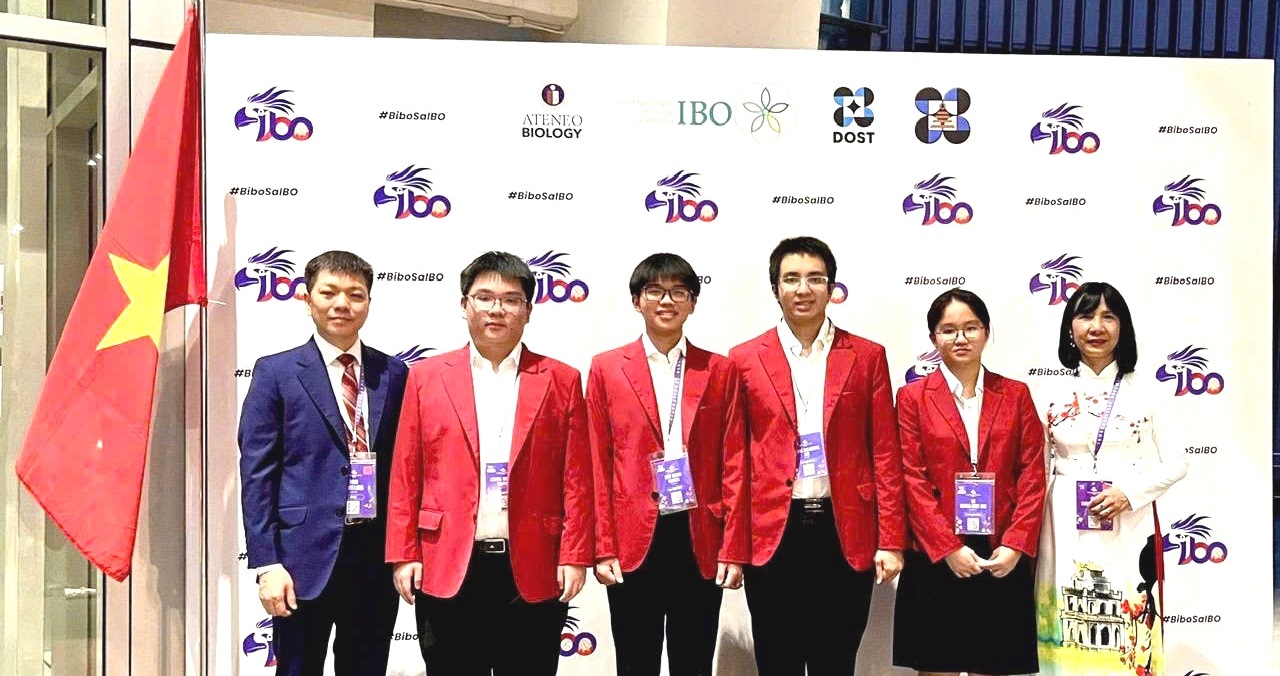 Học sinh Trường Quốc Học – Huế tiếp tục đoạt Huy chương Bạc Olympic quốc tế