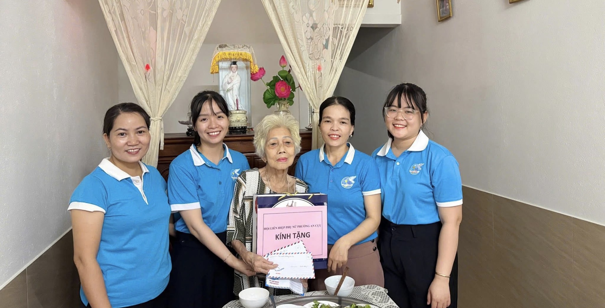 Hơn 500 suất quà gửi tặng các gia đình chính sách