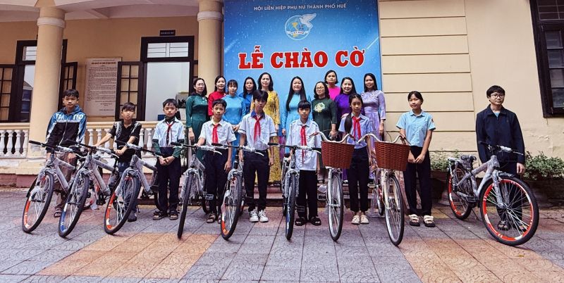 Tặng 30 xe đạp cho học sinh có hoàn cảnh khó khăn
