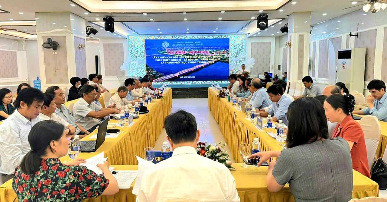 Lấy ý kiến của đội ngũ trí thức về phương hướng phát triển kinh tế - xã hội