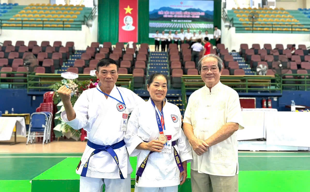 Tuổi 70 và món nhân sâm Karate-do”