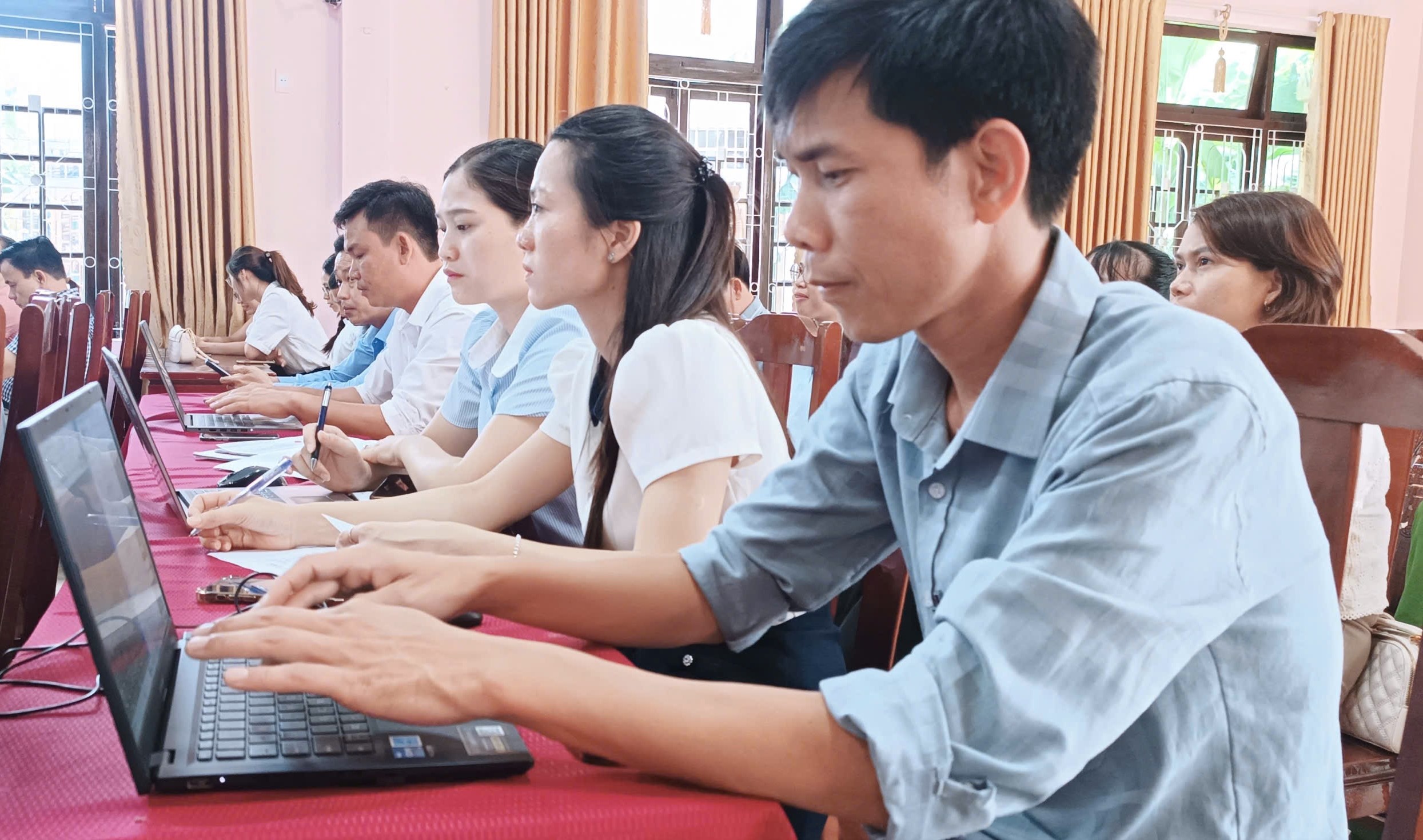 Hỗ trợ kết nối hoạt động công vụ triển khai thông suốt