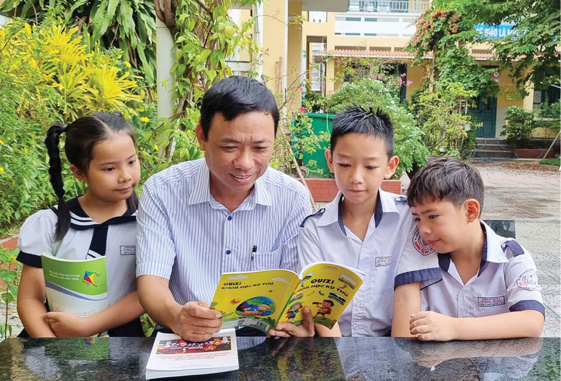 “Người lái đò” nặng nỗi yêu thương