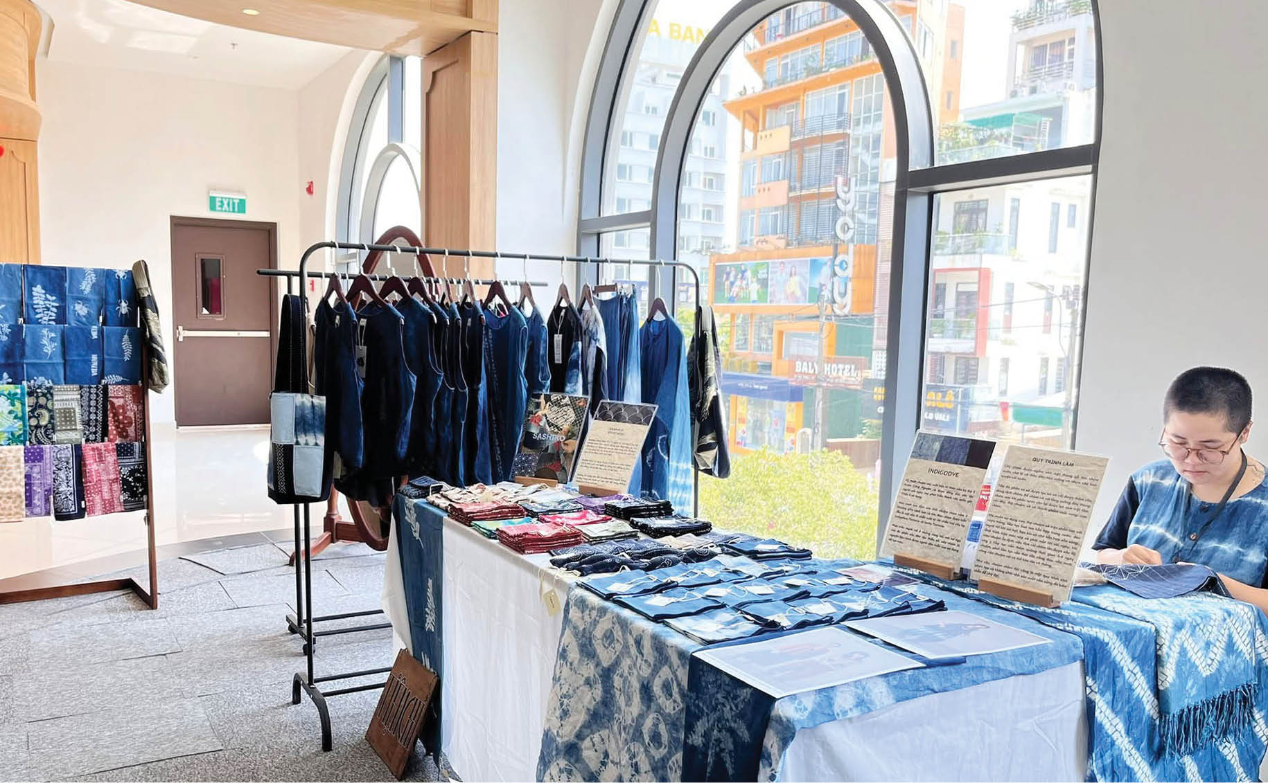 Nhuộm chàm thủ công