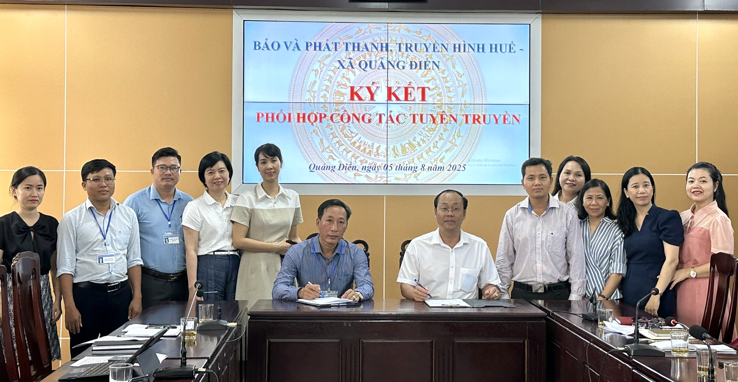 Ký kết phối hợp tuyên truyền, phát hành báo với xã Quảng Điền