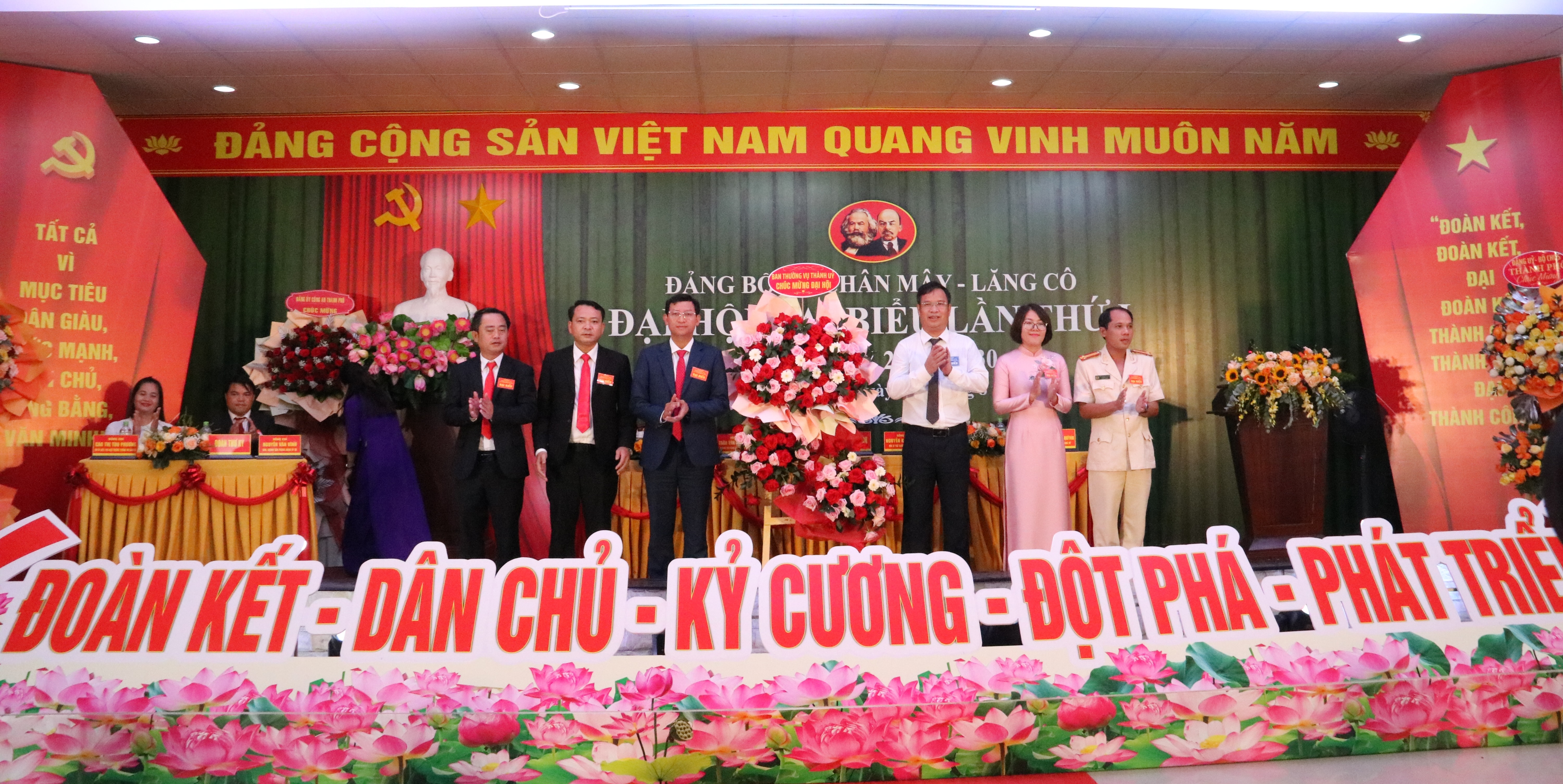 Tập trung phát triển kinh tế - xã hội toàn diện, nhanh và bền vững