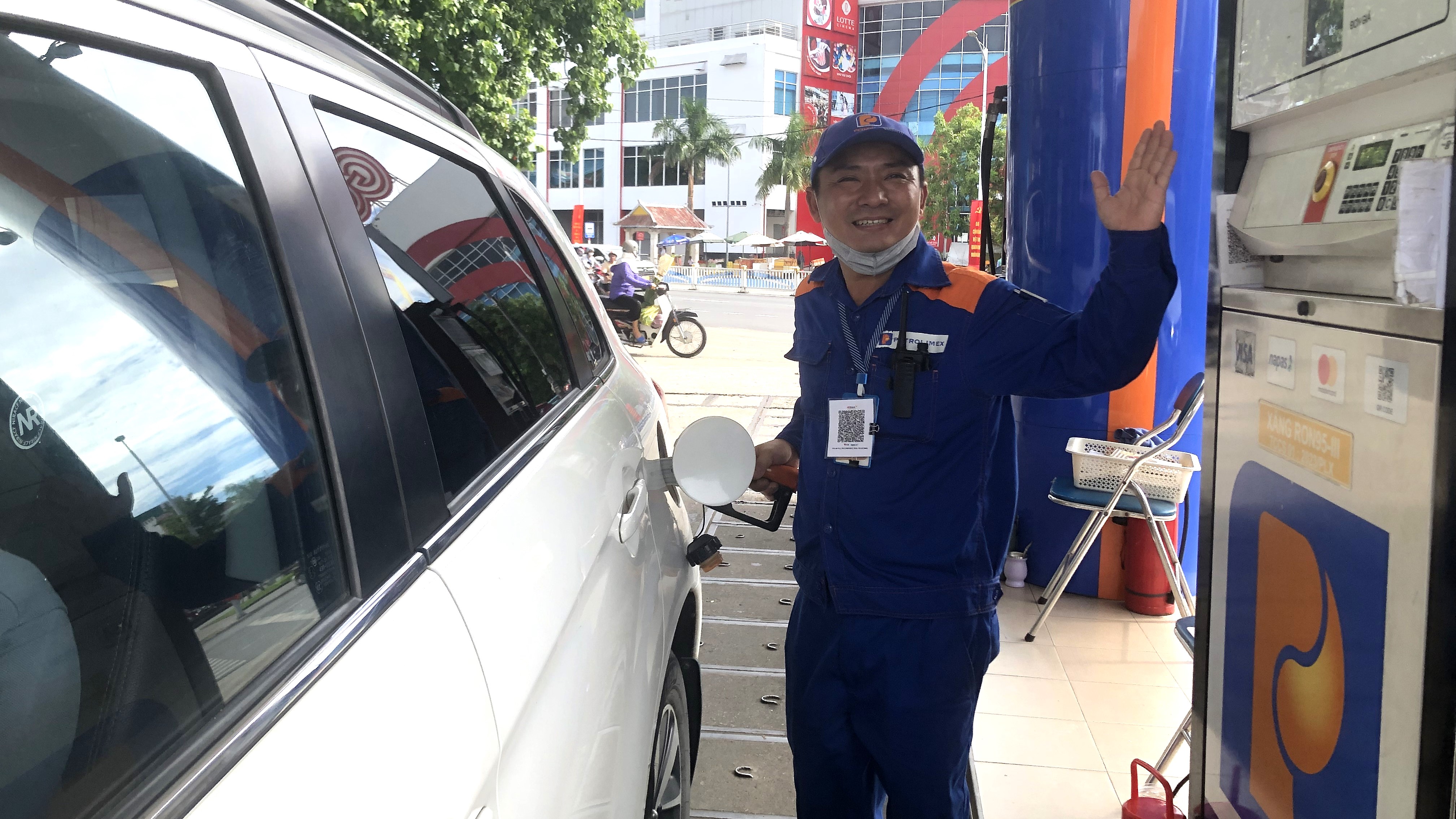 Giá xăng tăng lần thứ 2 liên tiếp