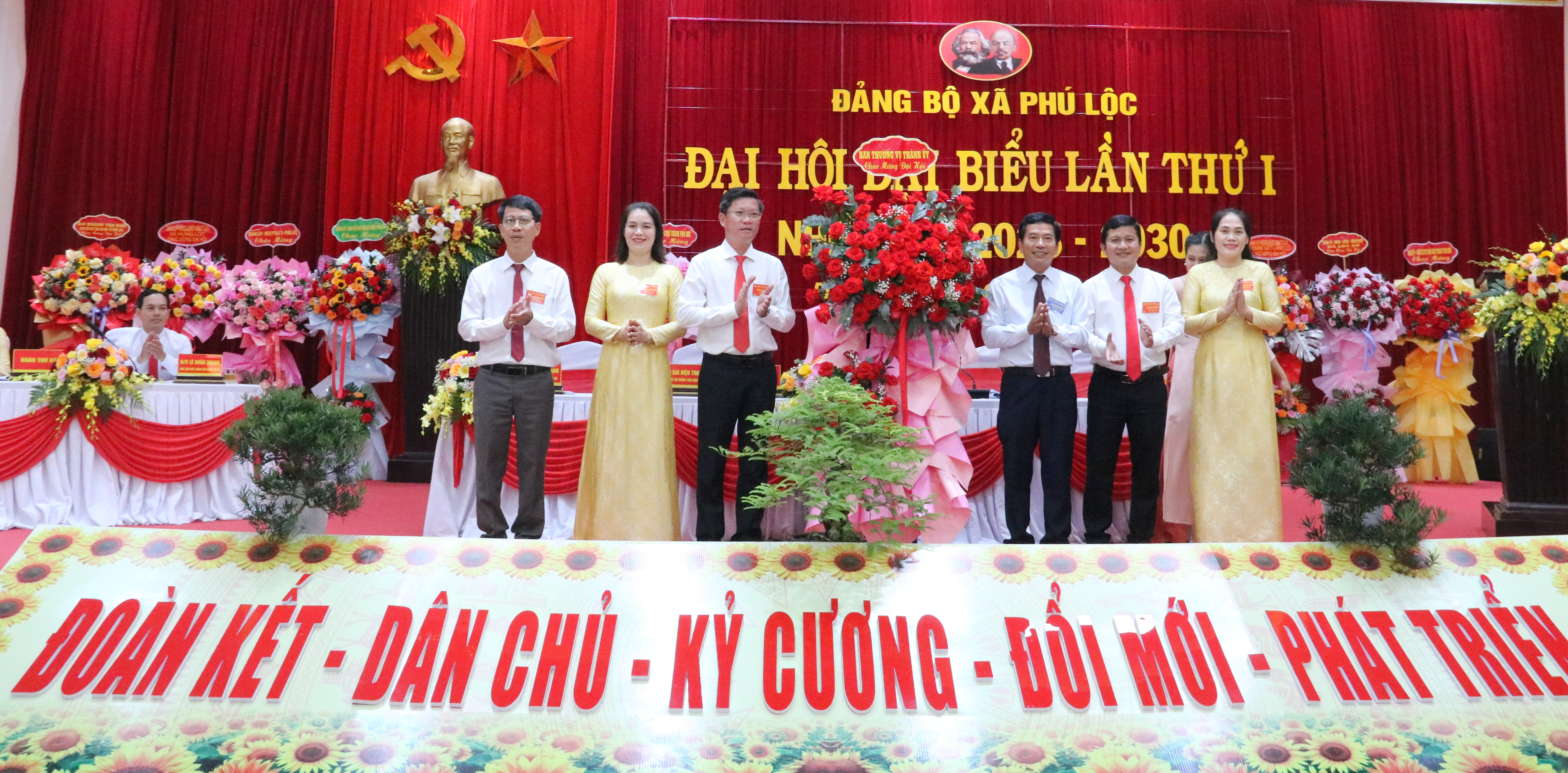 Thúc đẩy phát triển kinh tế - xã hội đồng bộ, toàn diện