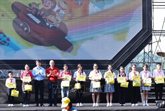 Gần 2 000 thiếu nhi cả nước dự ngày hội Thiếu nhi Việt Nam - Học tập sáng tạo