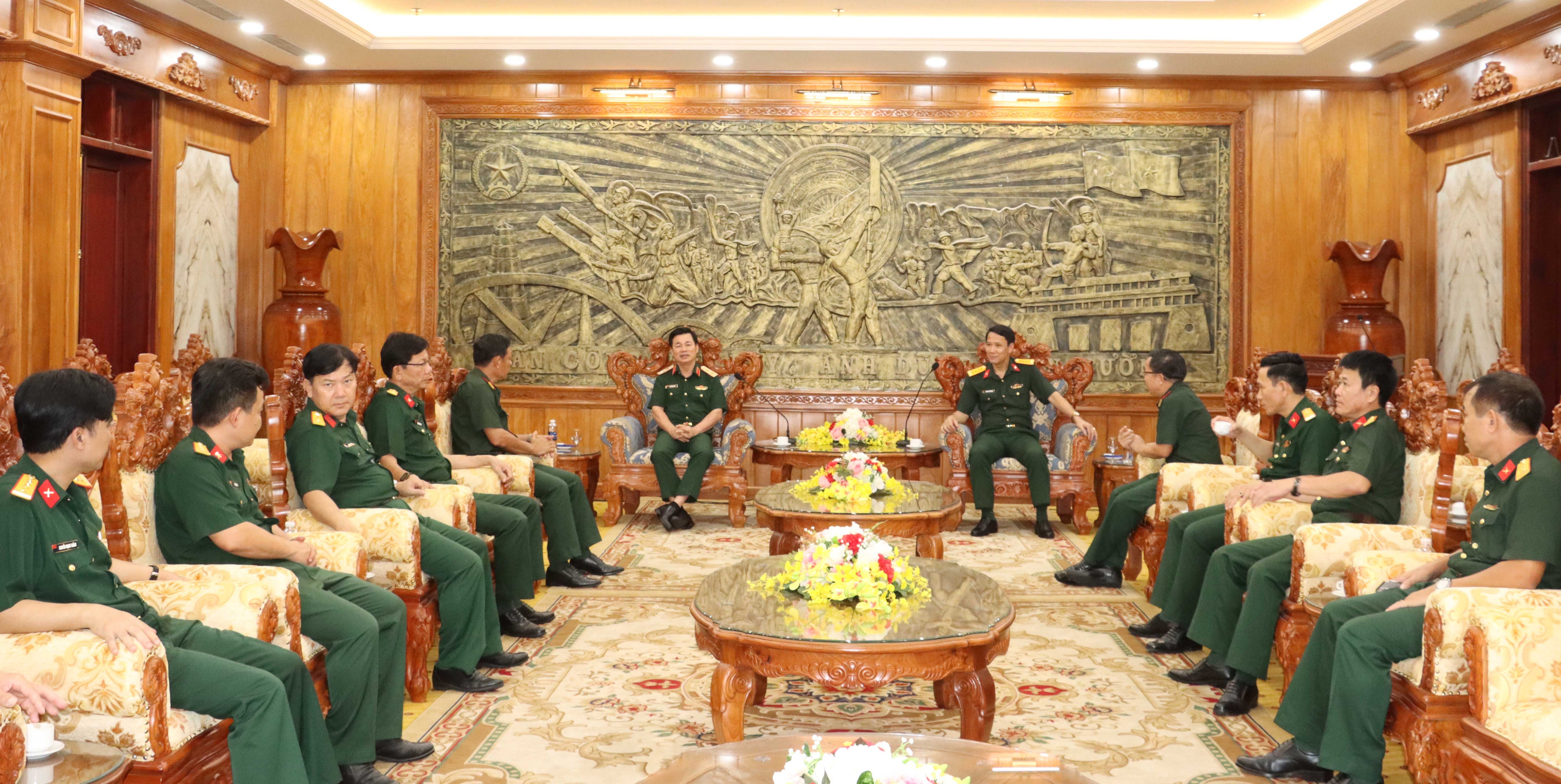 Phó Chủ nhiệm Tổng cục chính trị thăm, làm việc tại Bộ CHQS thành phố Huế