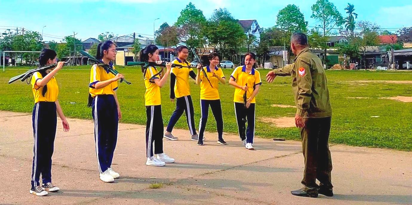 Tăng cường giáo dục quốc phòng - an ninh trong trường học