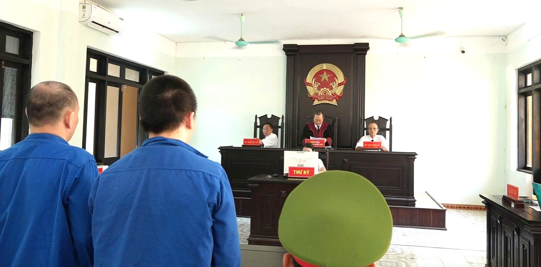 Mang “hàng đá” vào Huế chưa kịp bán, đôi bạn thân cùng lãnh án