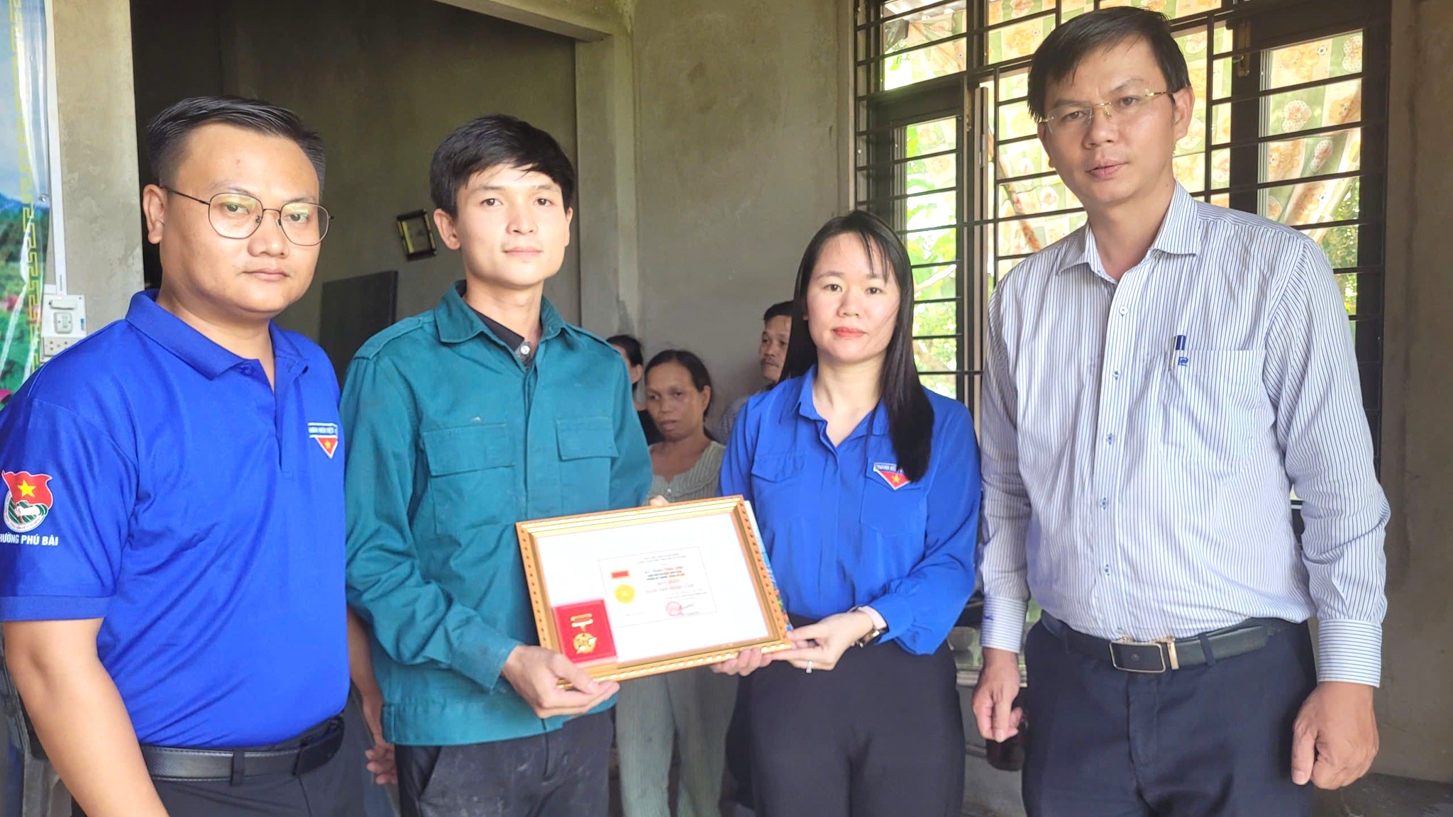 Hai đoàn viên cứu người đuối nước được trao Huy hiệu “Tuổi trẻ dũng cảm”