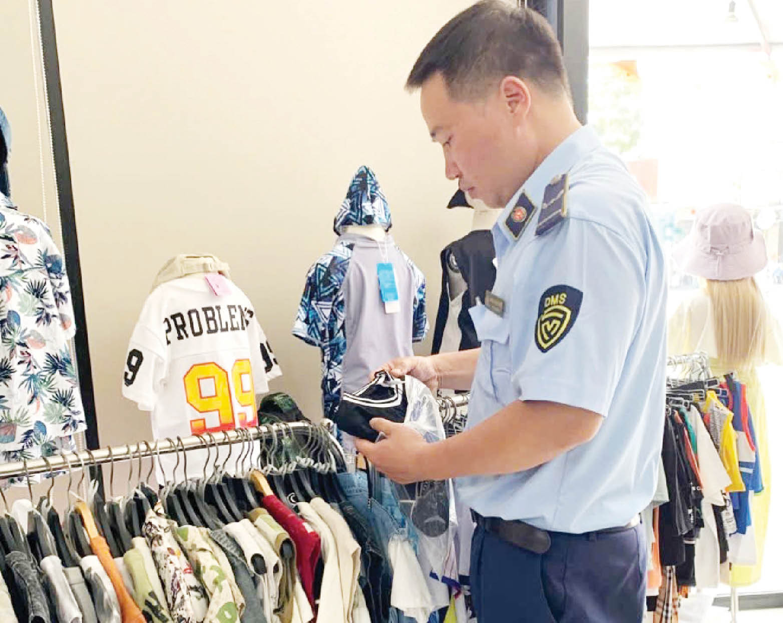 Quyết liệt chống buôn lậu, hàng giả, hàng nhái