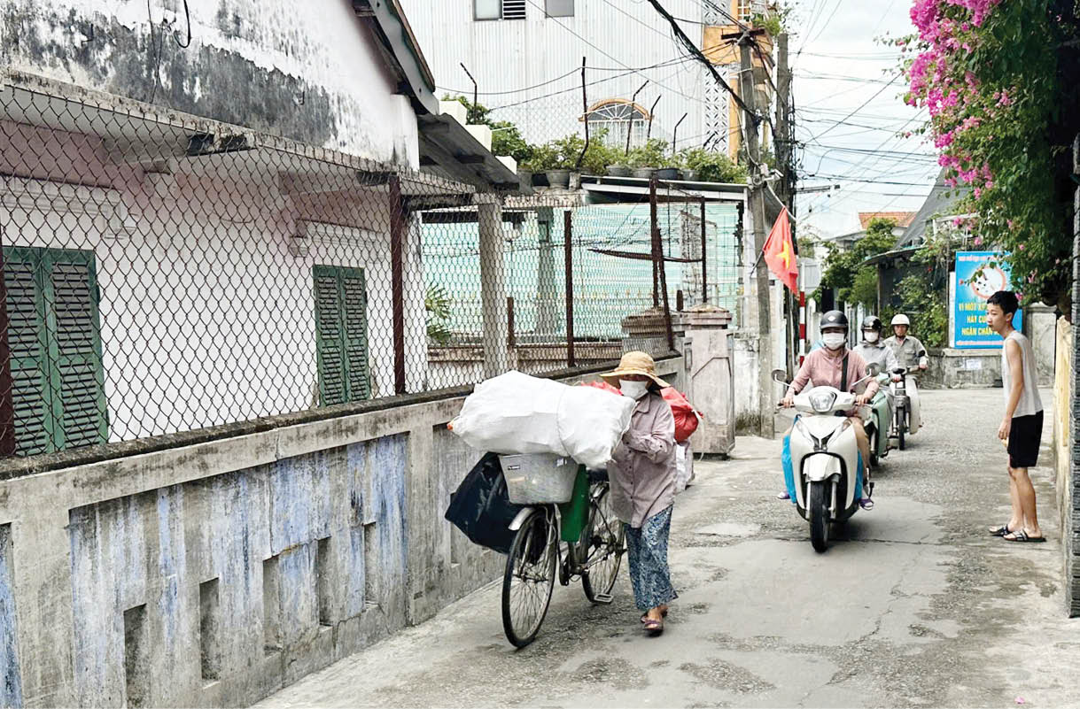 Ve chai giữa lòng phố thị