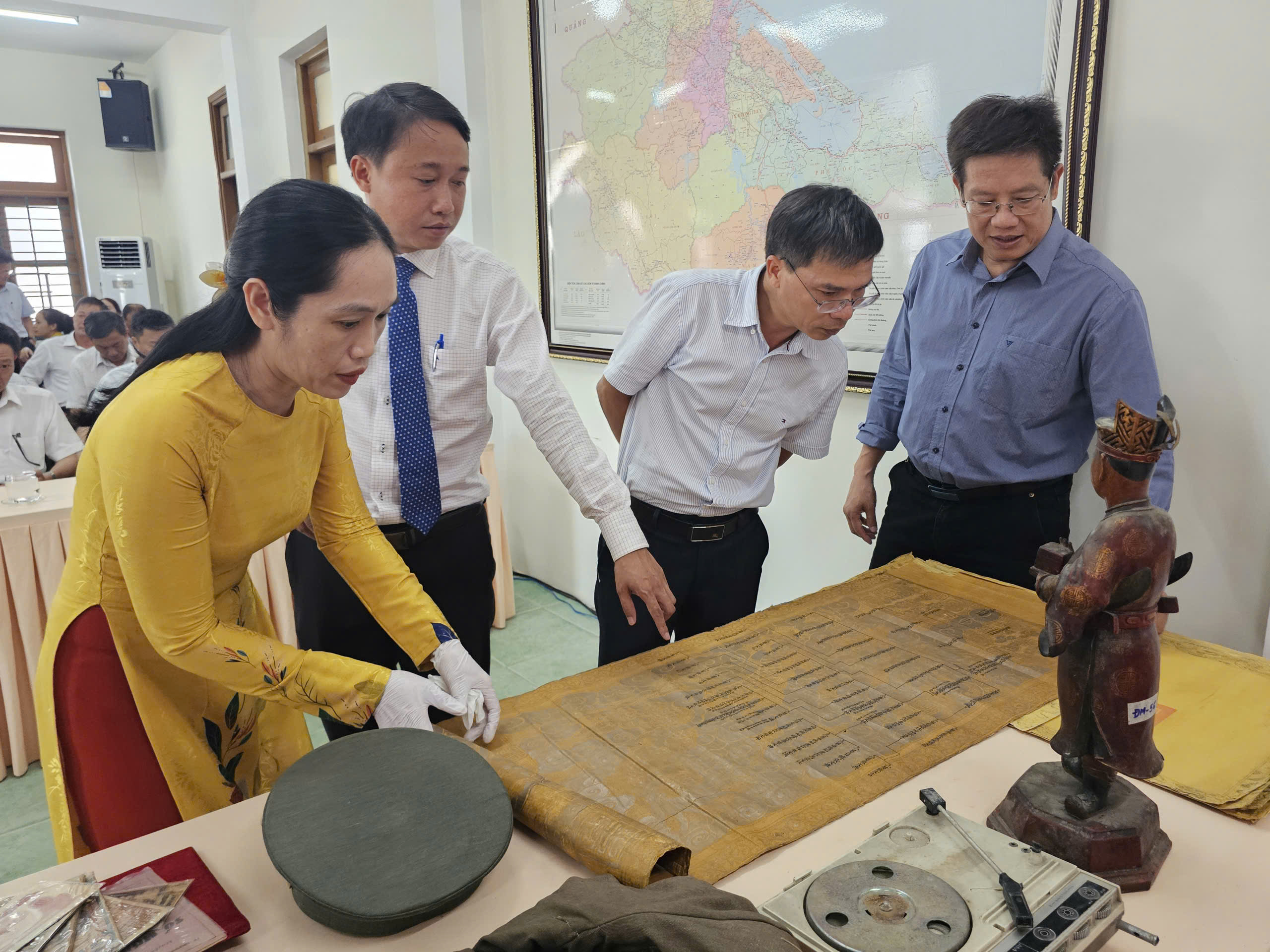 Bảo tàng Lịch sử TP Huế tiếp nhận hơn 1 400 tư liệu, hiện vật