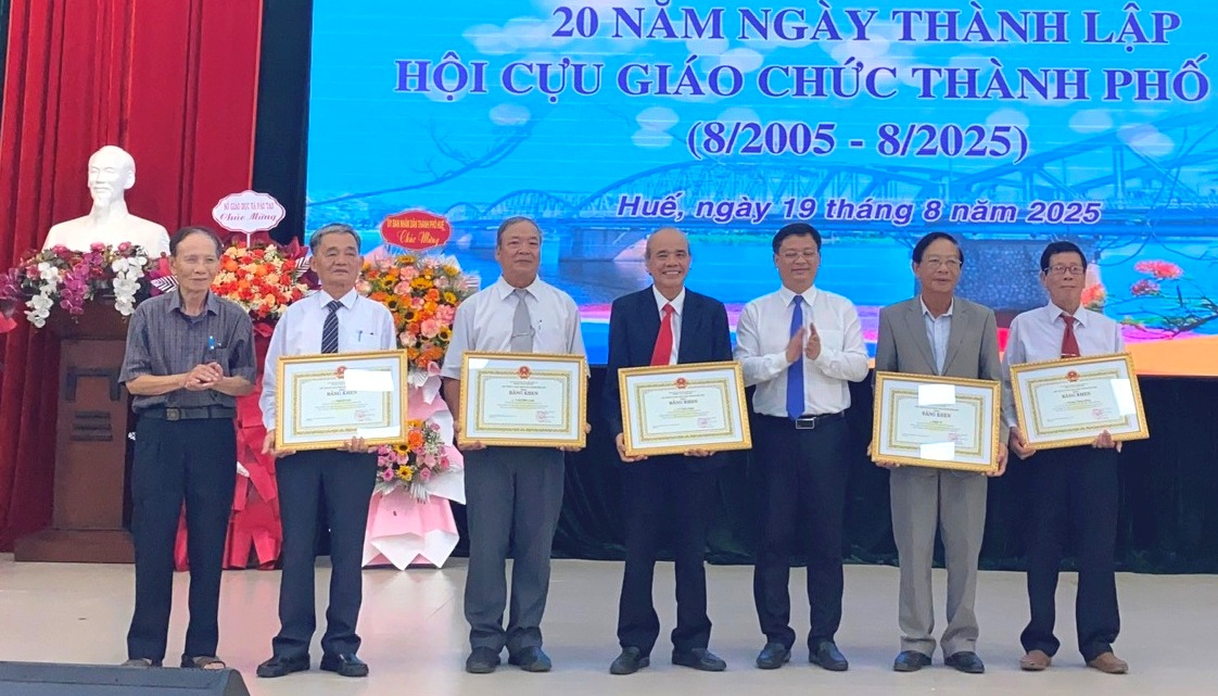 Hội Cựu giáo chức TP Huế kỷ niệm 20 năm thành lập
