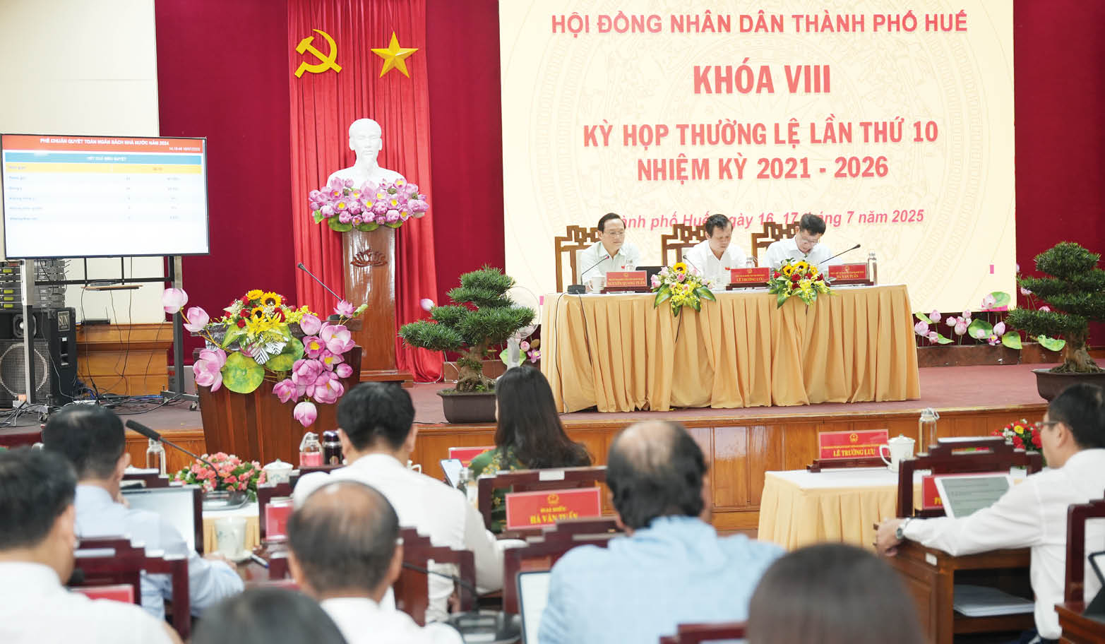 Từ nghị trường đến thực tiễn