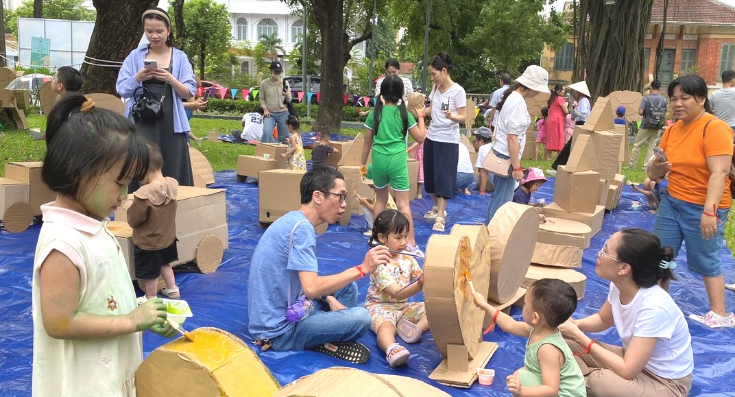 Sắc màu tuổi thơ