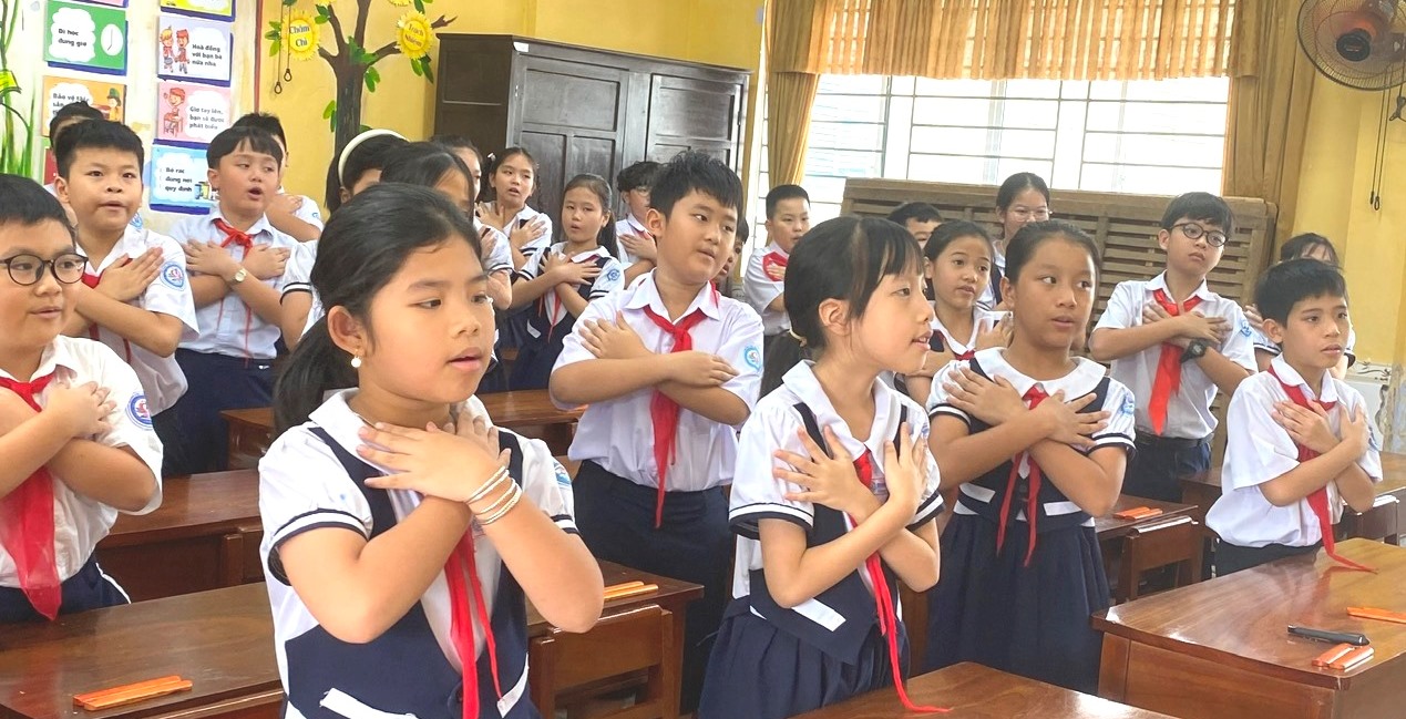 Lồng ghép nội dung giáo dục quốc phòng và an ninh trong trường học