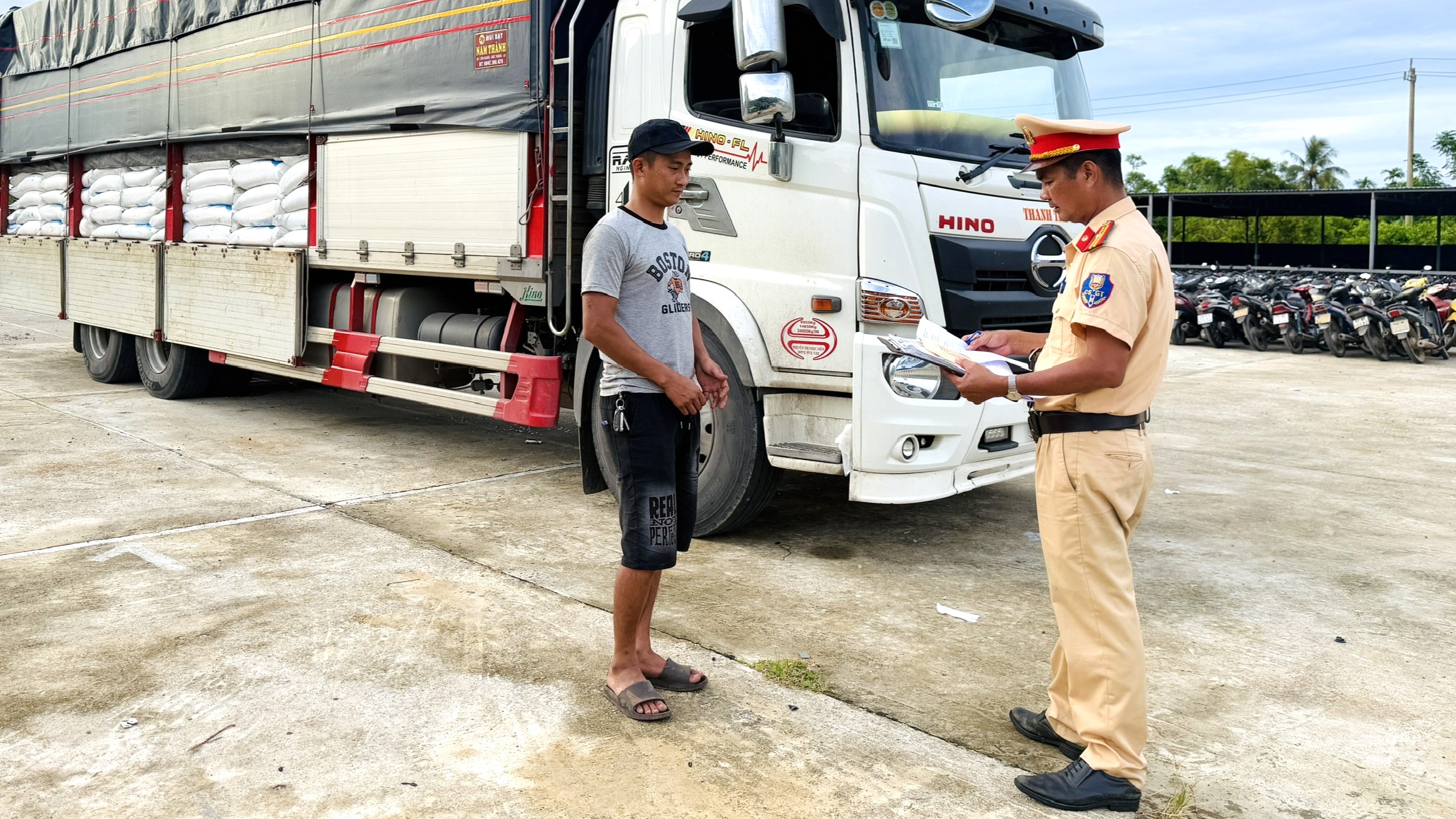 Phát hiện nhiều vụ vận chuyển hàng hóa không rõ nguồn gốc, xuất xứ