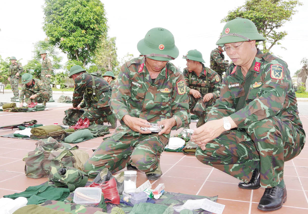 Xây dựng thế trận phòng thủ khu vực vững chắc