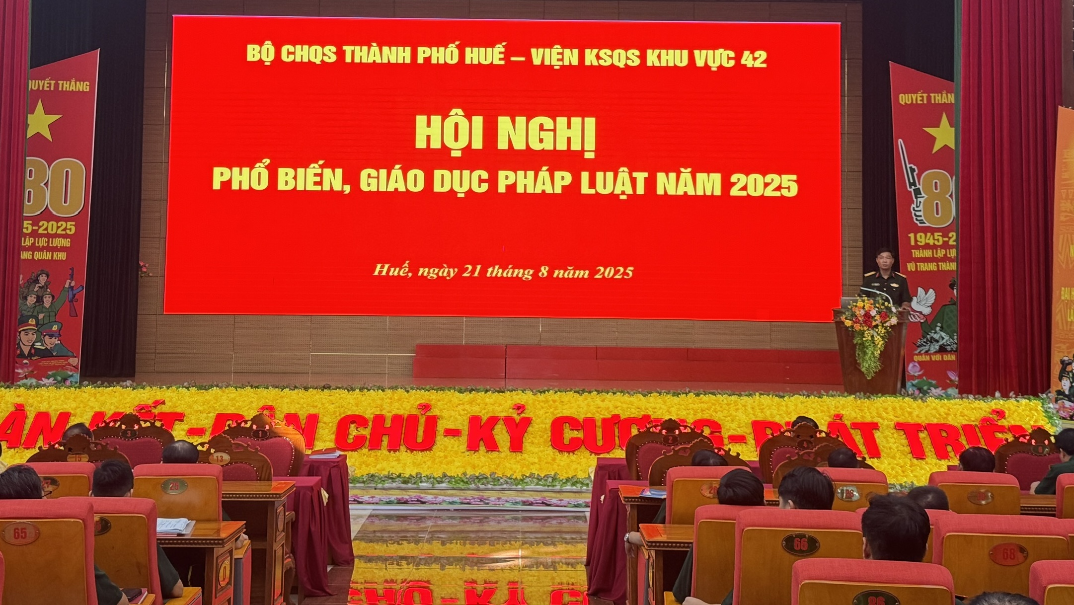 Phổ biến, giáo dục pháp luật cho sĩ quan, quân nhân chuyên nghiệp