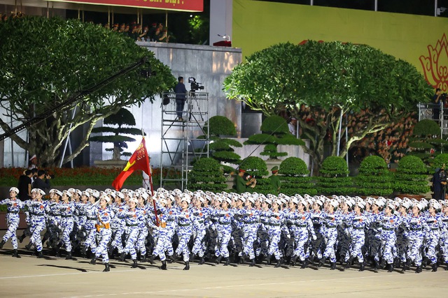 Chùm ảnh Các lực lượng tổng hợp luyện diễu binh, diễu hành tại Quảng trường Ba Đình