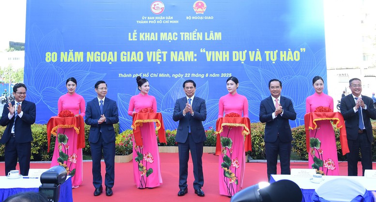 Khai mạc Triển lãm 80 năm Ngoại giao Việt Nam Vinh dự và tự hào