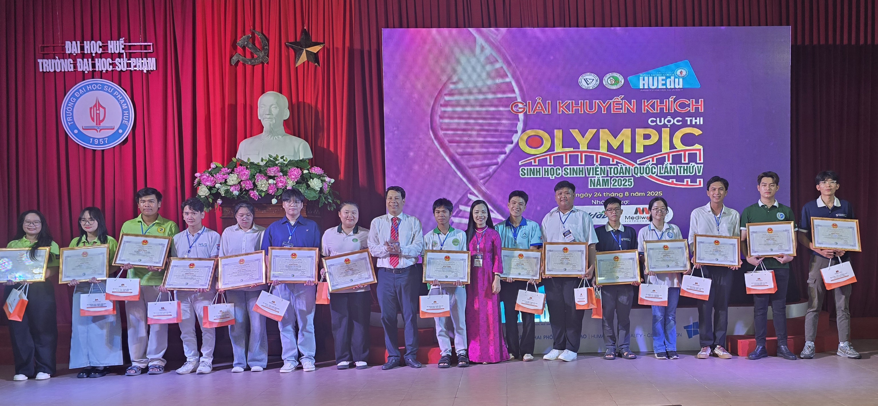 Trao 91 giải tại cuộc thi Olympic Sinh học sinh viên toàn quốc