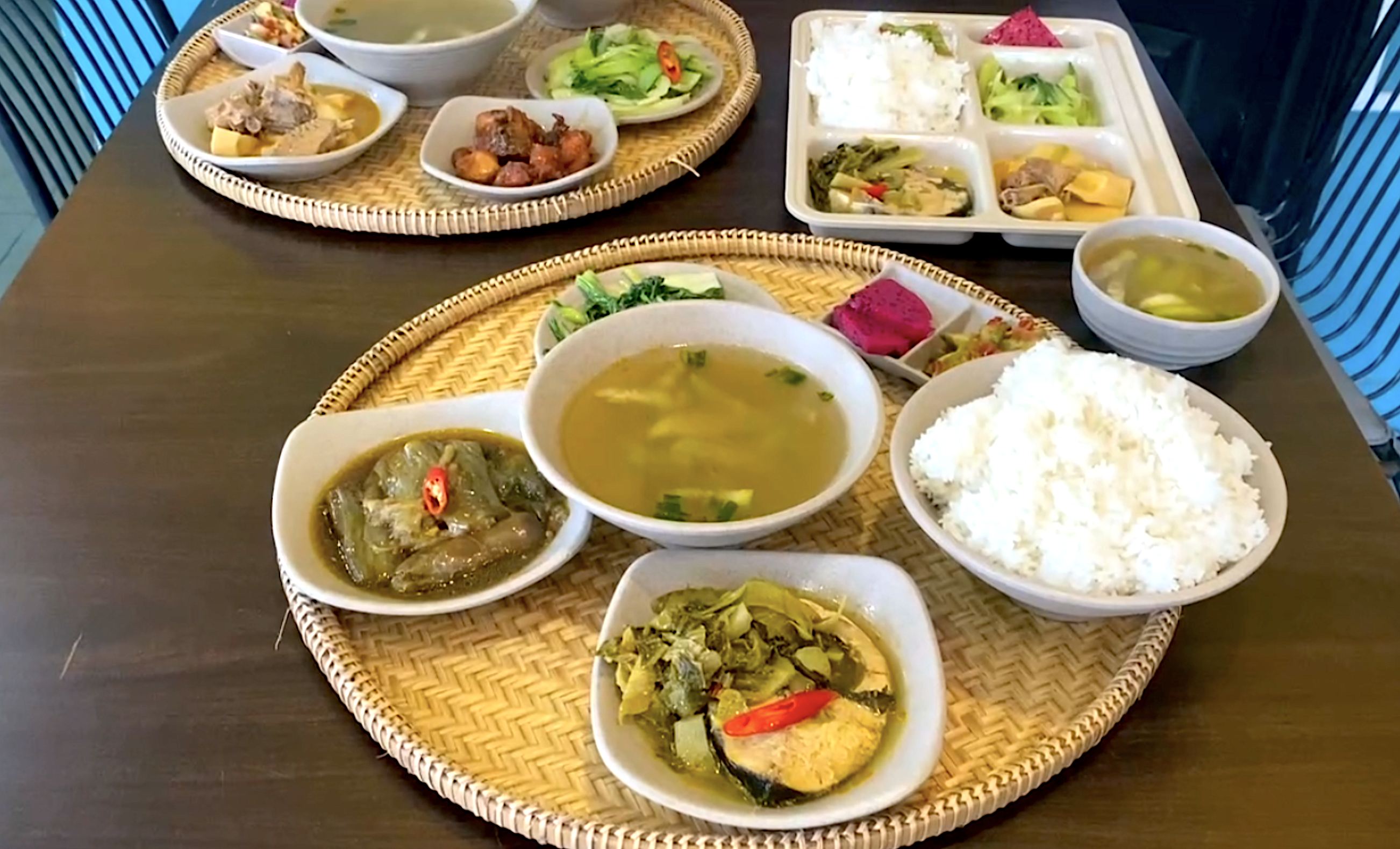 “Bữa cơm mẹ nấu” giữa lòng phố