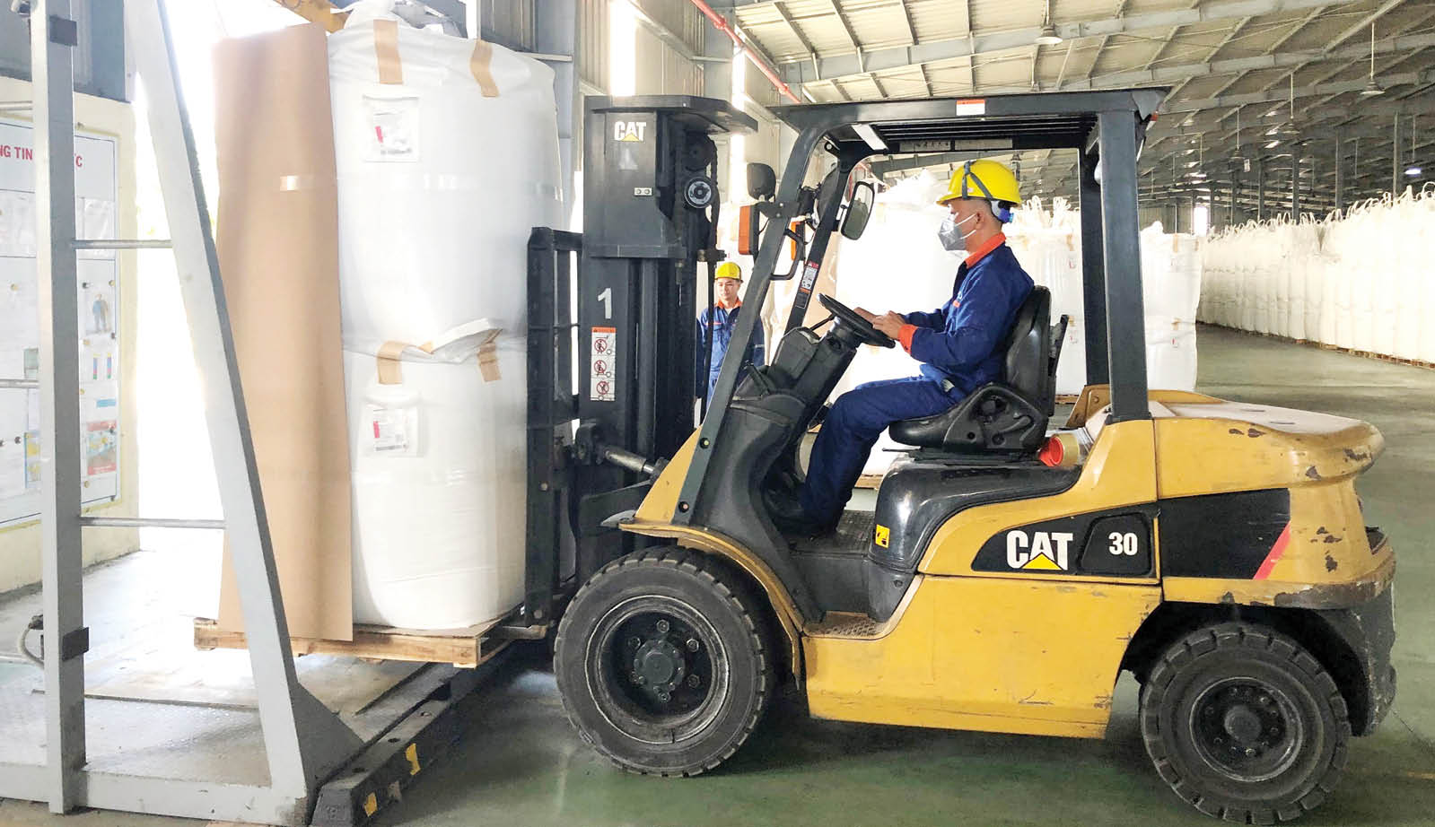 Công nghiệp khẳng định vai trò trụ cột