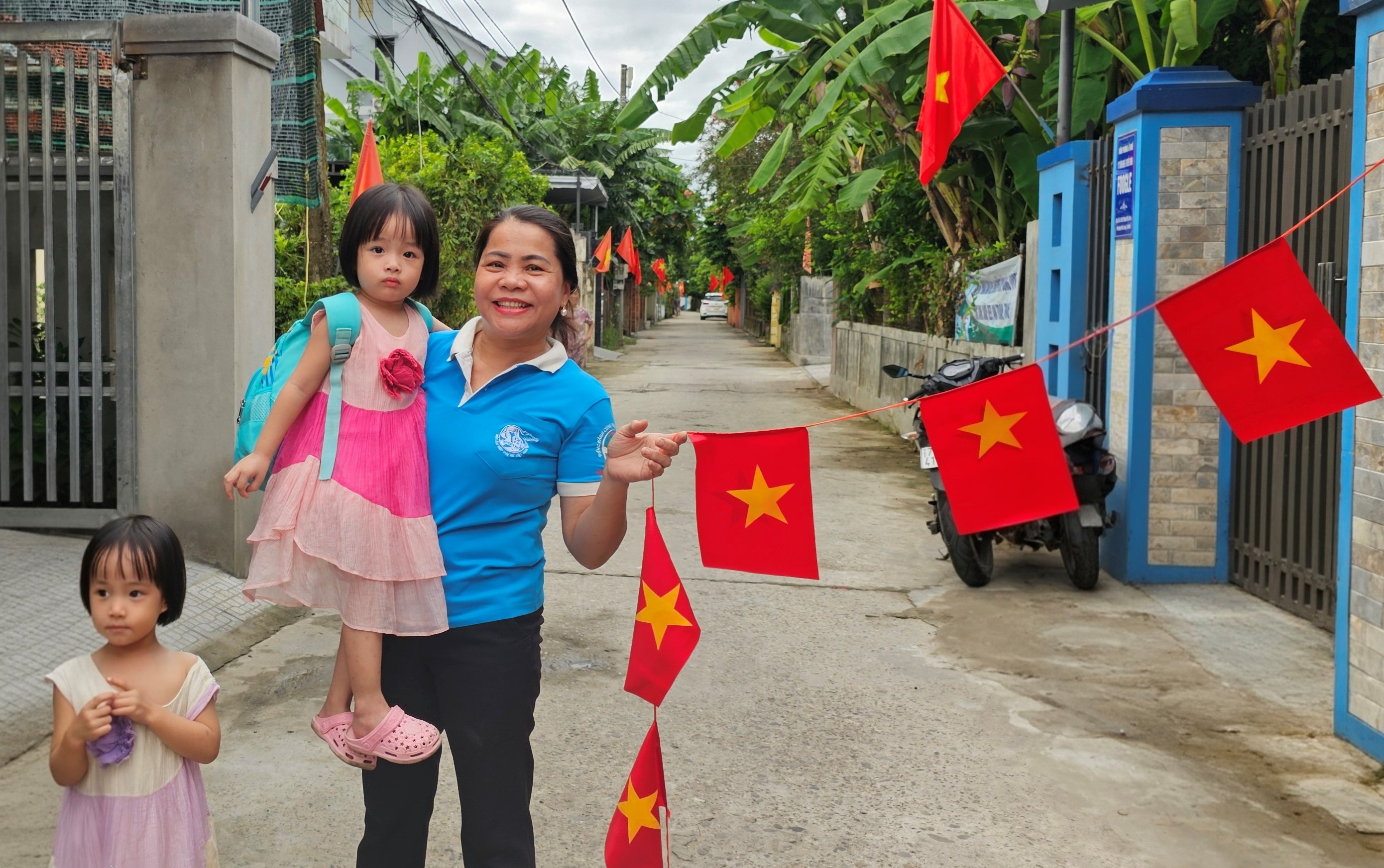 Tặng 100 000 đồng người cho toàn dân ăn Tết Độc lập