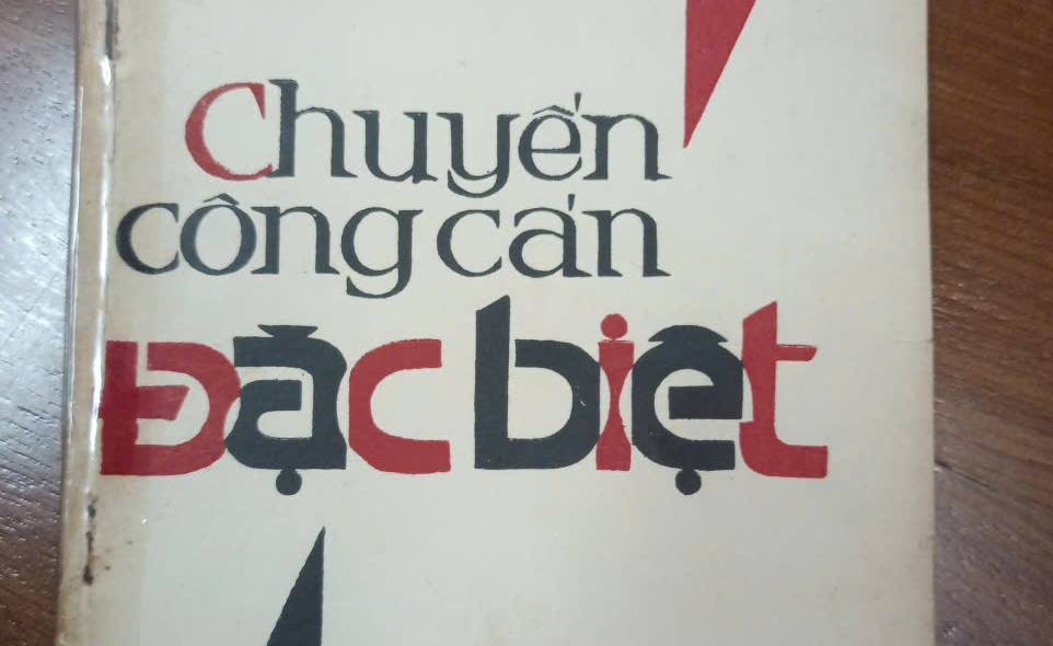 Đặc phái viên Lê Văn Hiến với các bà hoàng triều Nguyễn sau ngày độc lập